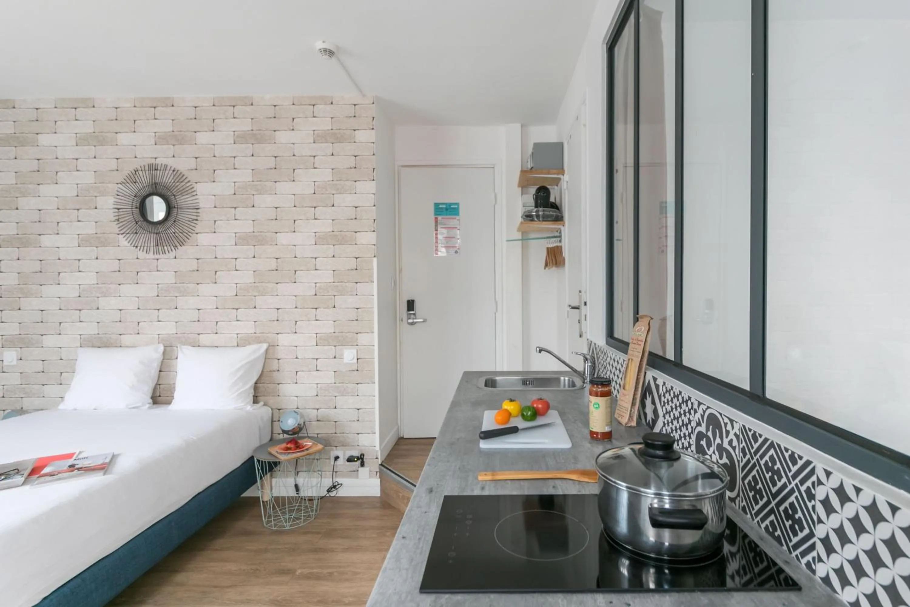 Kitchen or kitchenette, Bed in WS St Germain - Quartier Latin