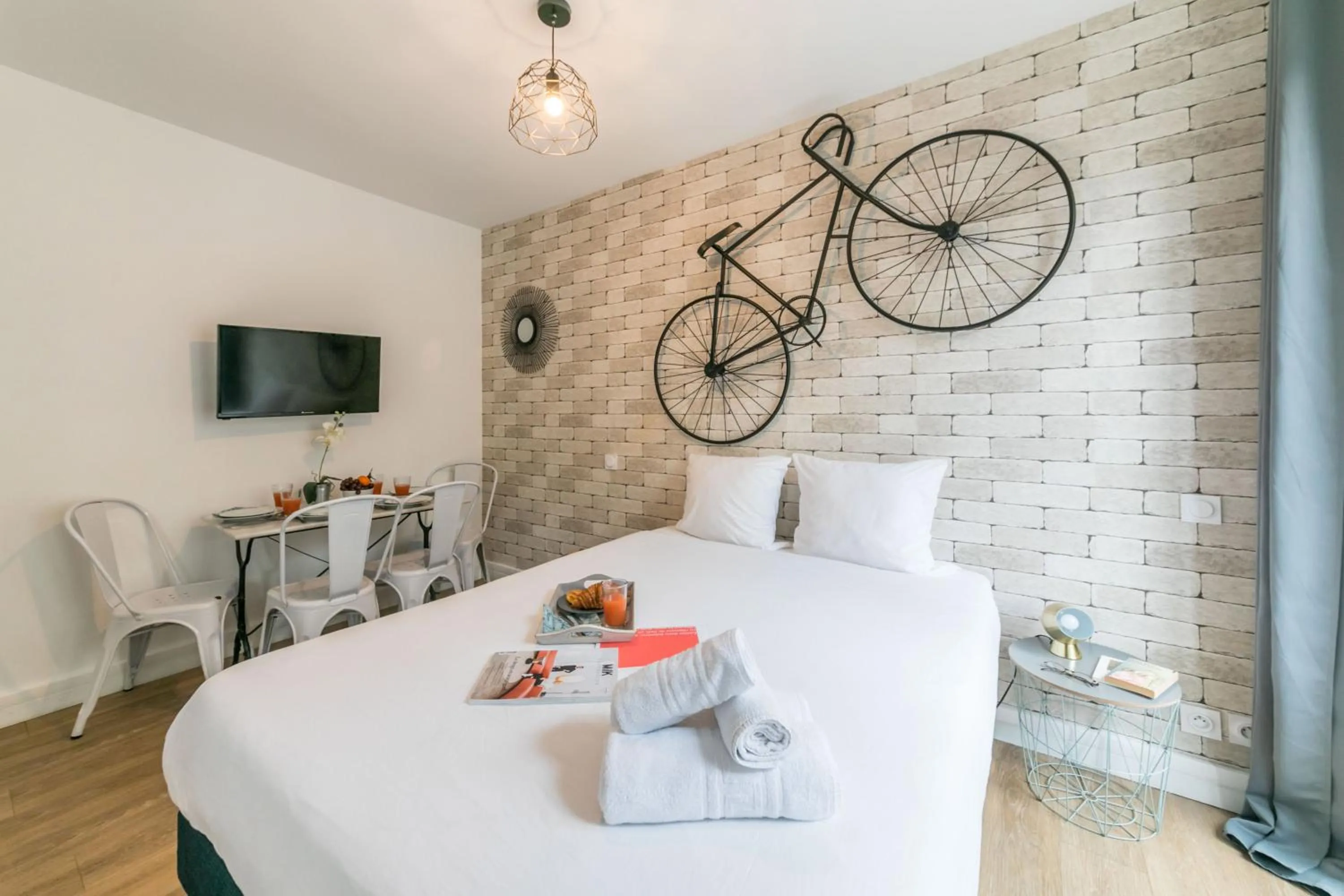 Photo of the whole room, Bed in WS St Germain - Quartier Latin