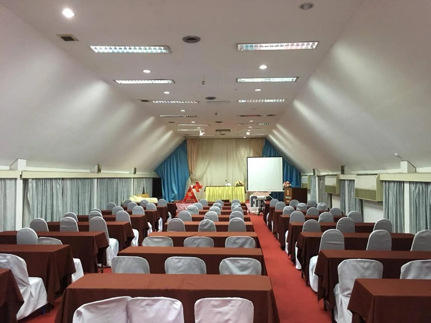 Business facilities in Duenshine Resort