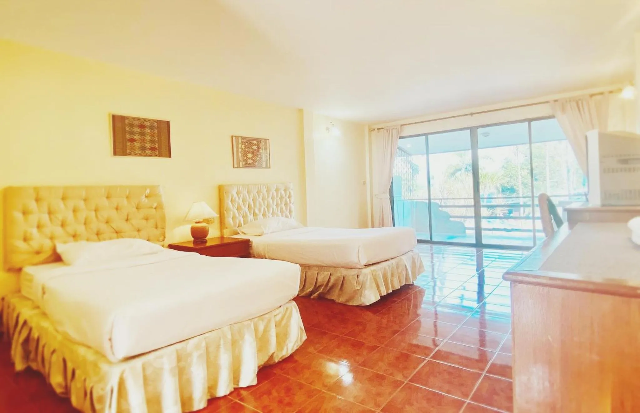 Property building, Bed in Duenshine Resort