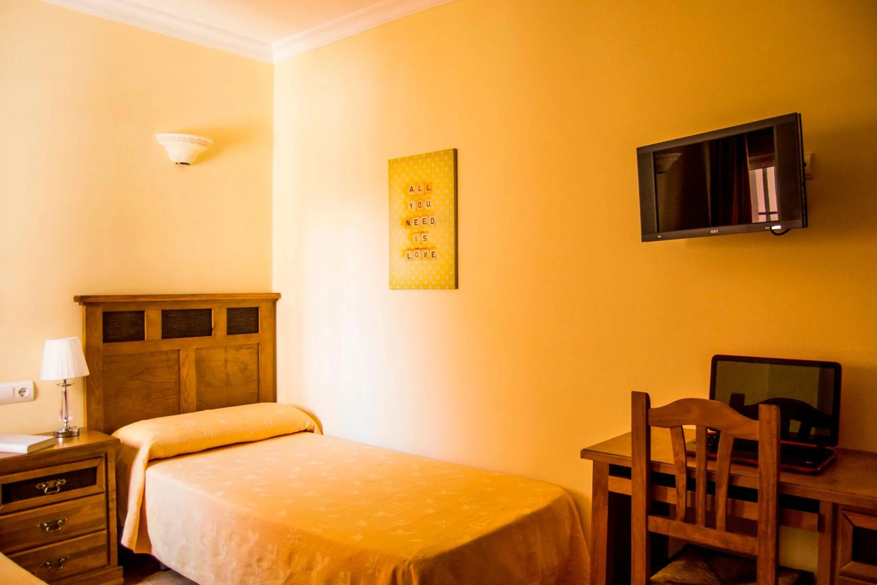 Photo of the whole room in Hotel Restaurante Berlanga