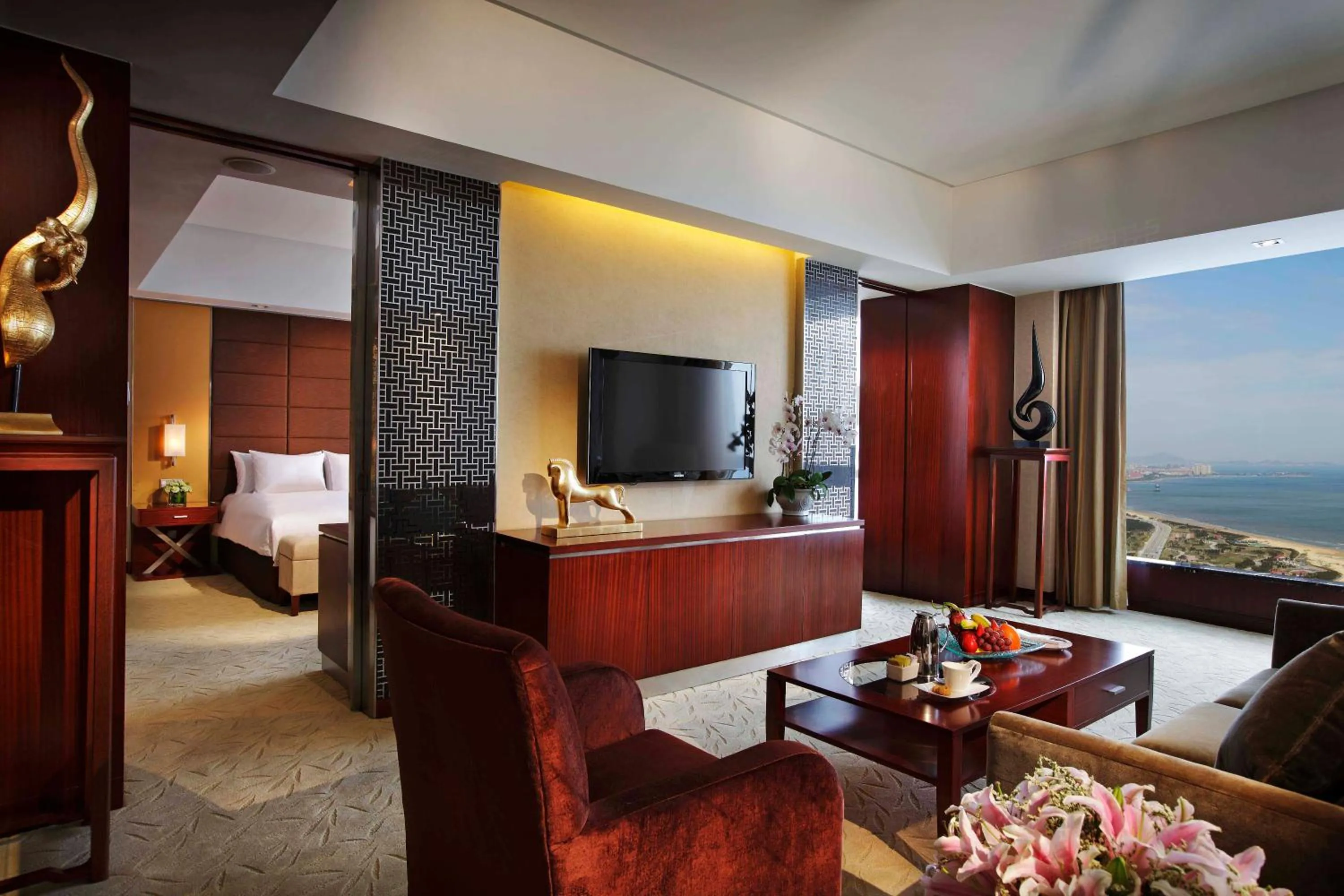 Photo of the whole room, Bed in Crowne Plaza Yantai Sea View by IHG