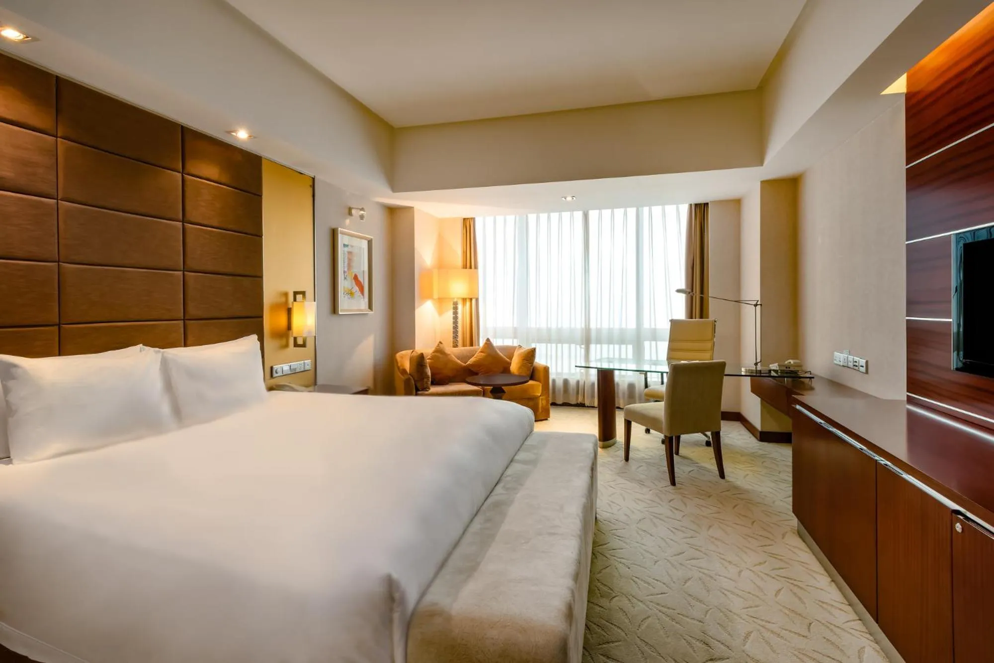 Bedroom, Bed in Crowne Plaza Yantai Sea View by IHG