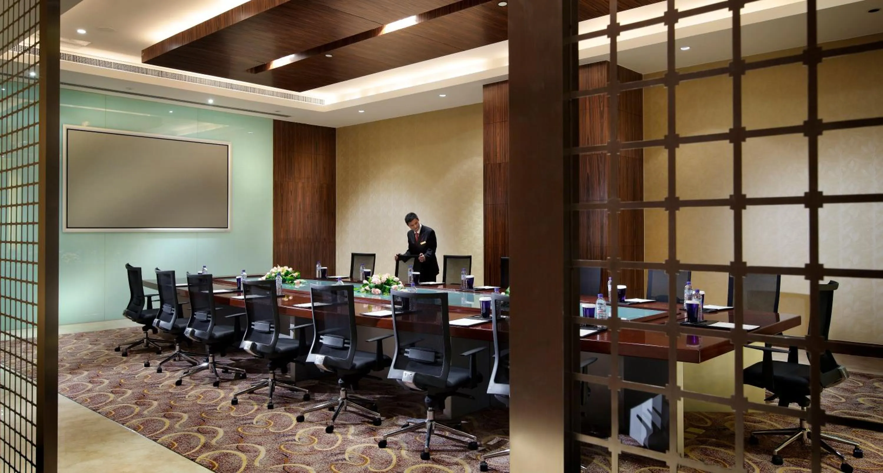 Meeting/conference room in Crowne Plaza Yantai Sea View by IHG