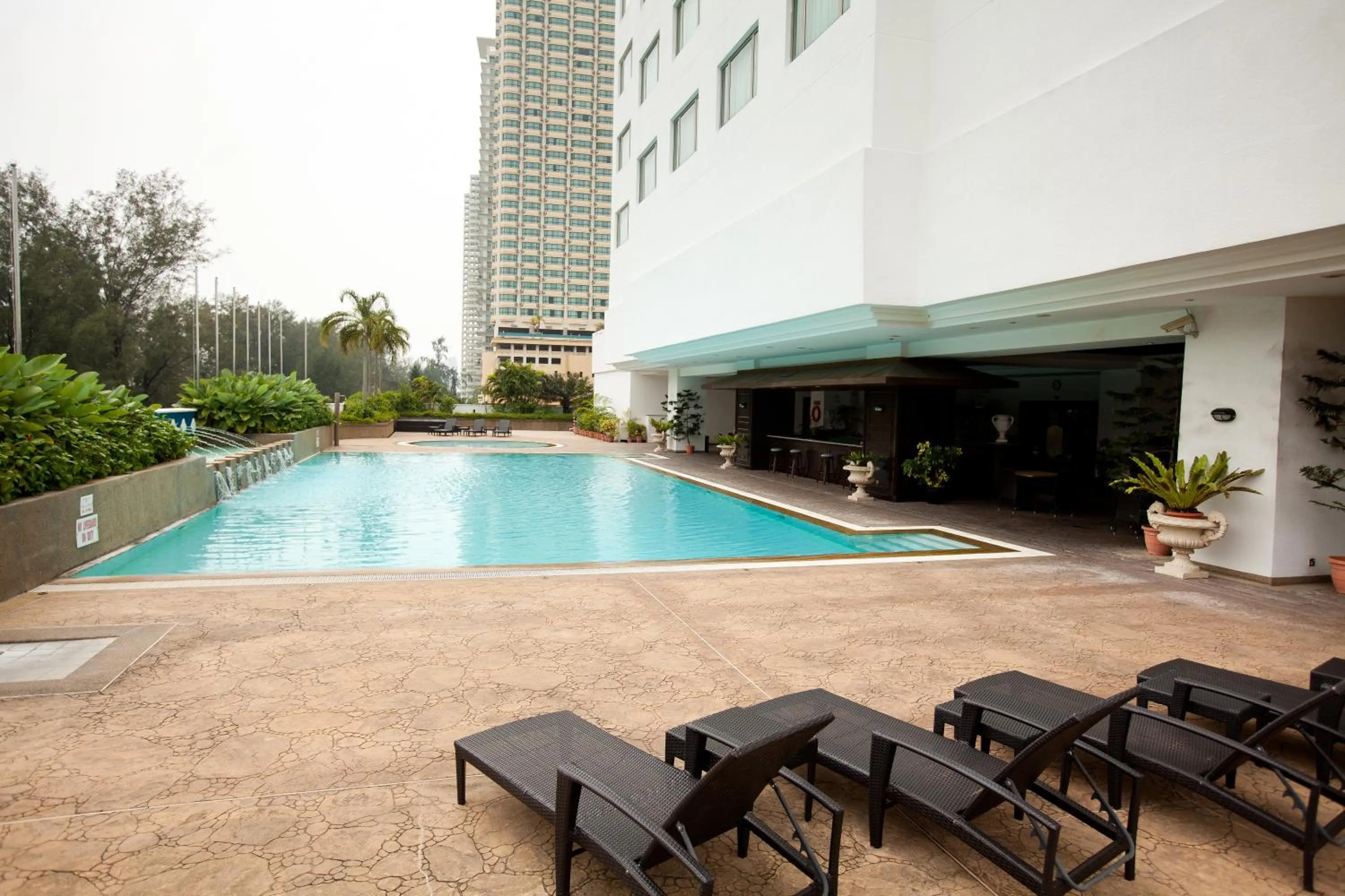 Swimming pool in Evergreen Laurel Hotel Penang