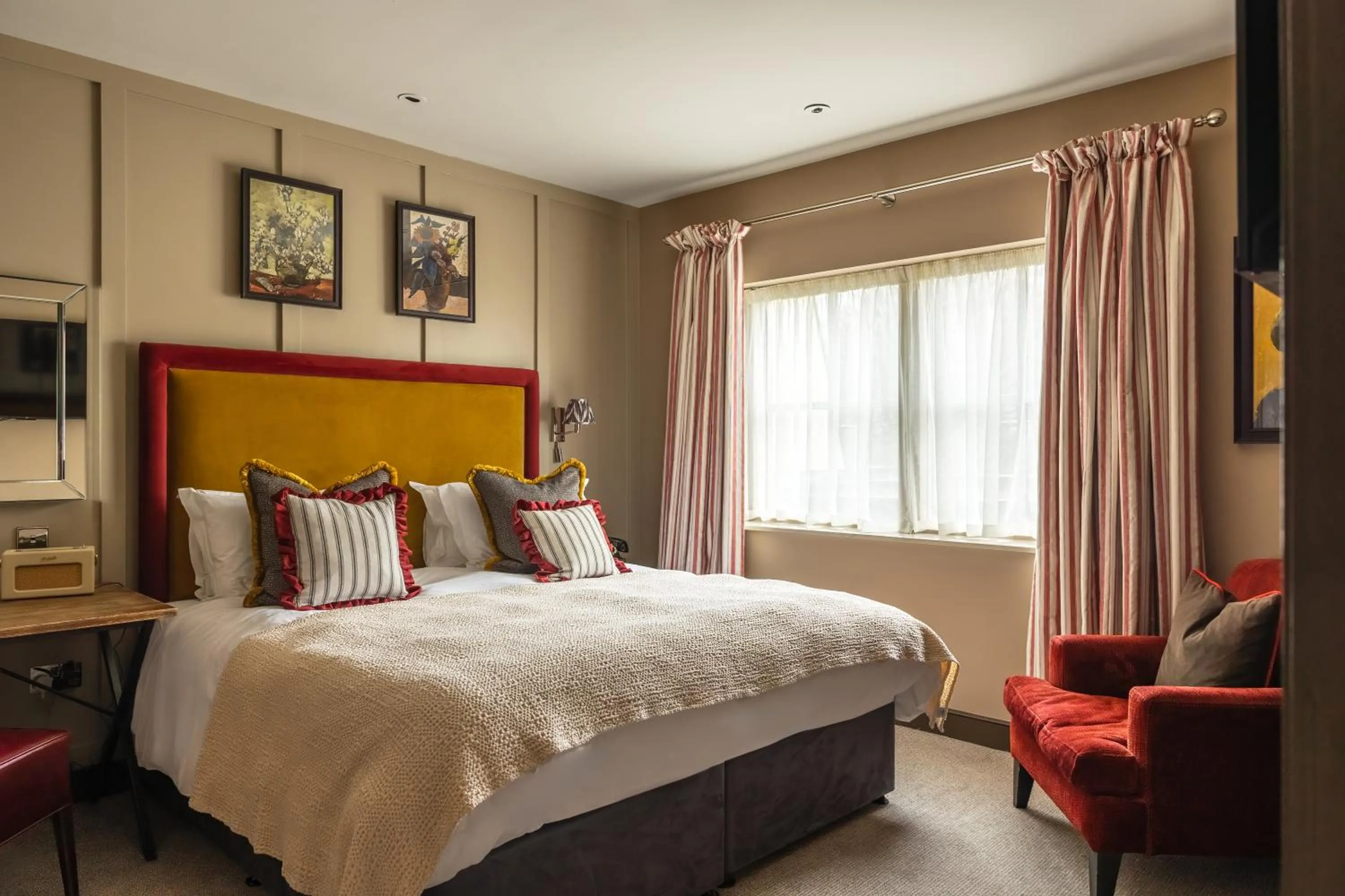 Bedroom, Bed in The Alma Hotel