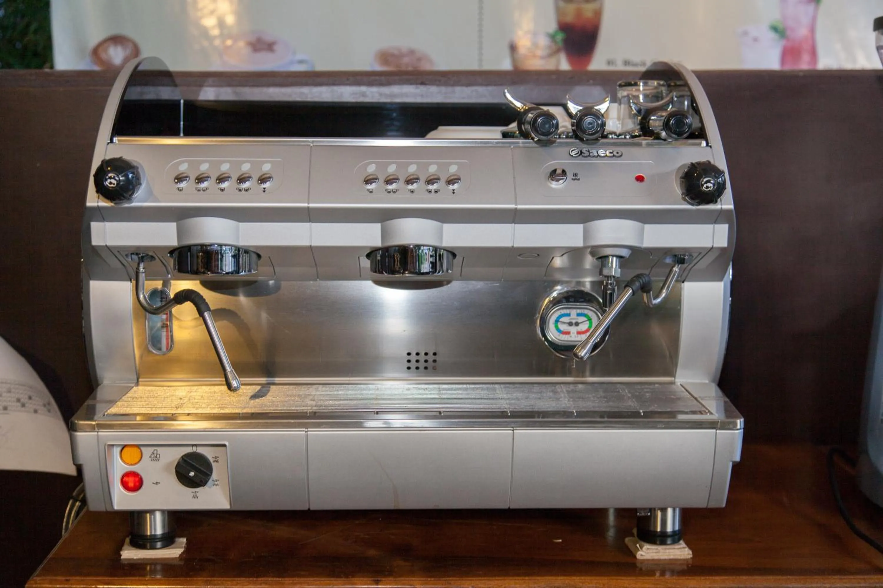 Area and facilities in Parklane Hotel