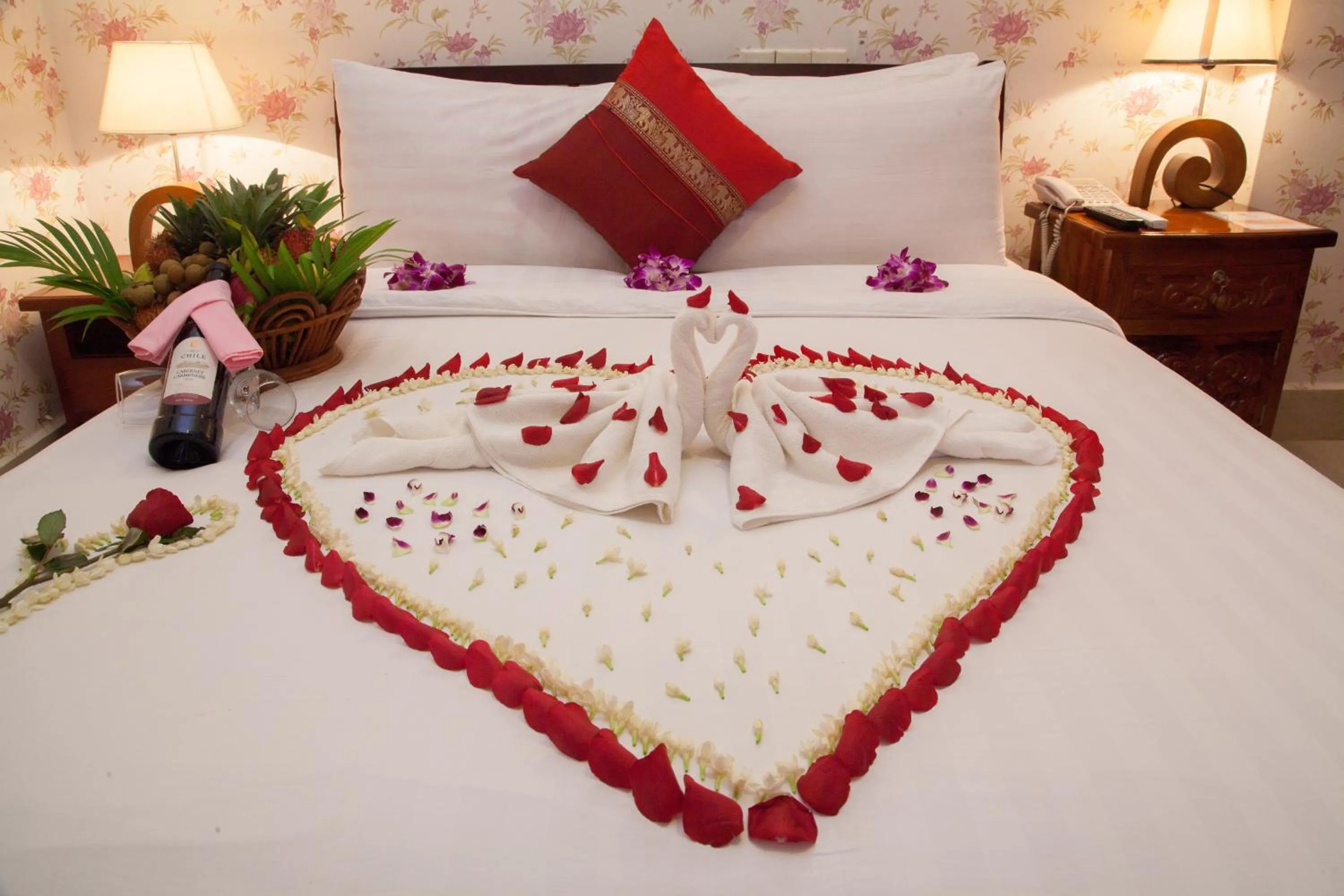 Bed in Parklane Hotel