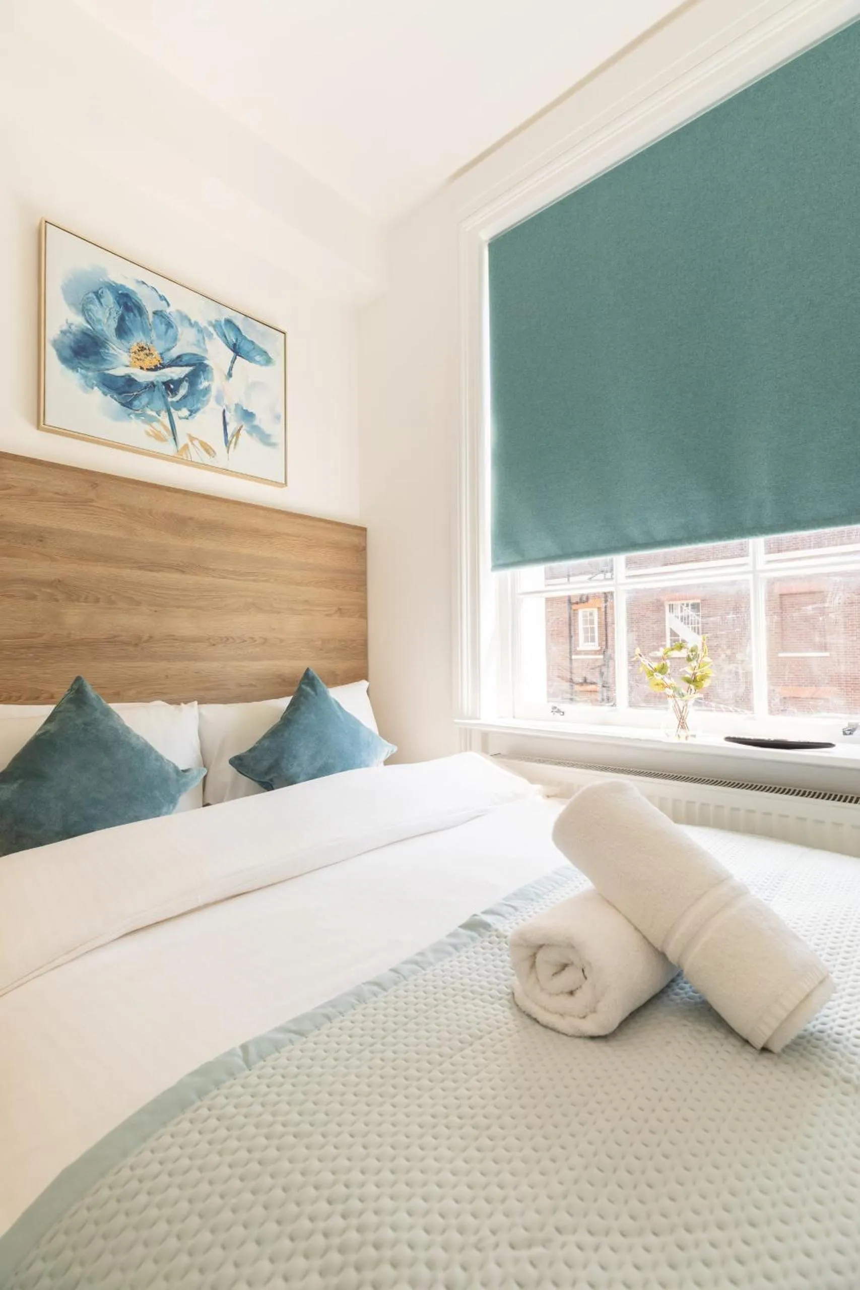 View (from property/room), Bed in The Chapter Hotels - Griffin House