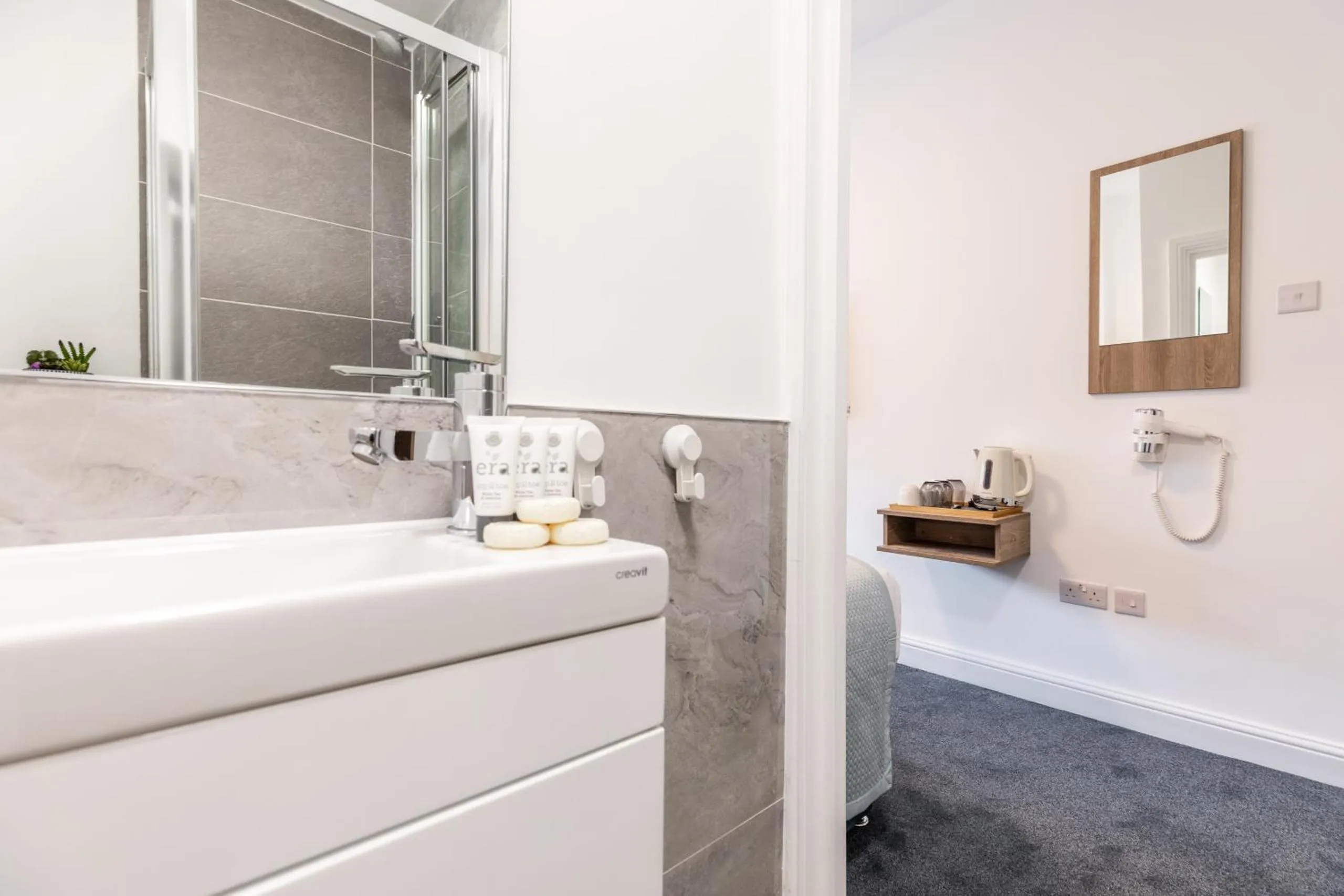 Bathroom in The Chapter Hotels - Griffin House