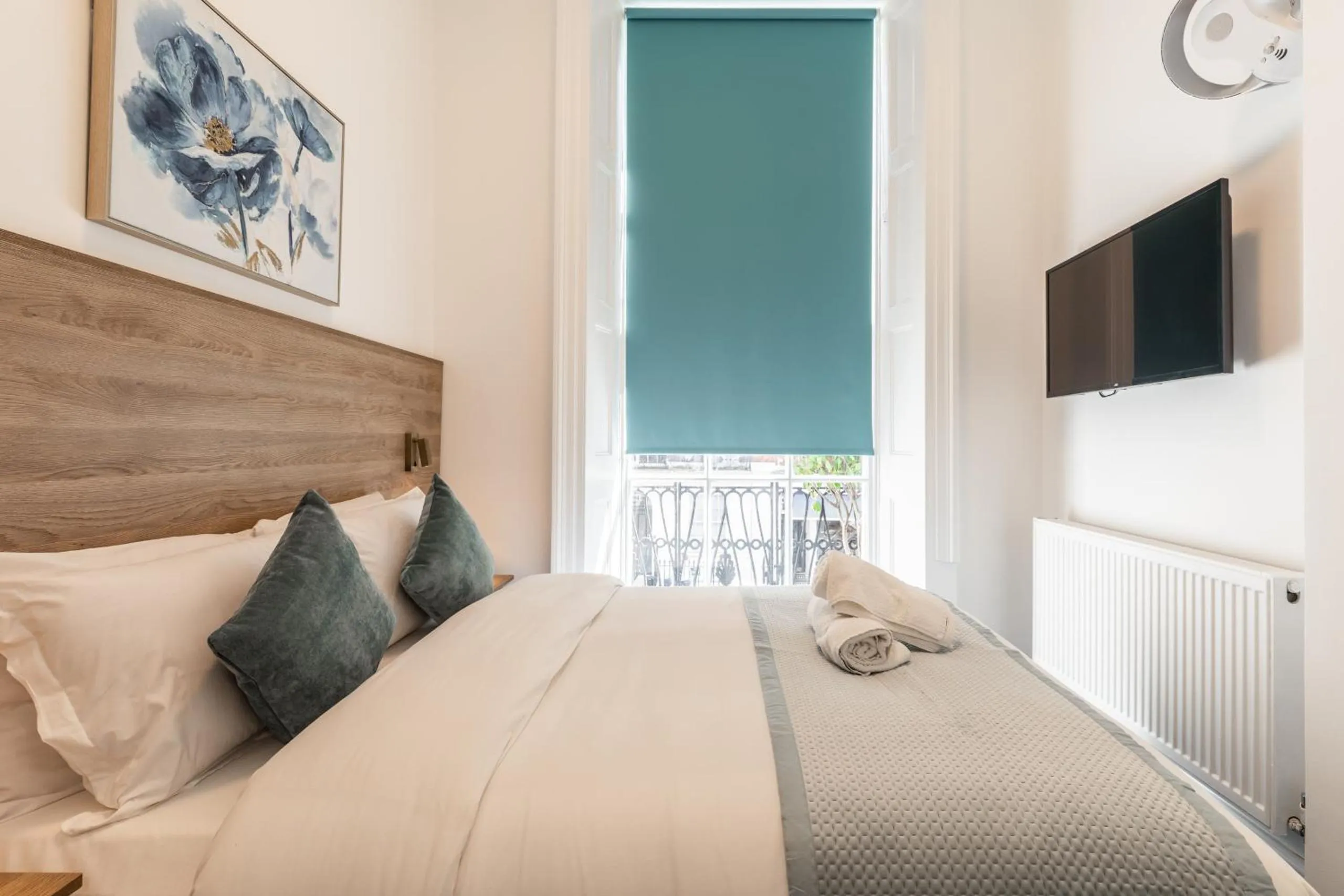 View (from property/room), Bed in The Chapter Hotels - Griffin House