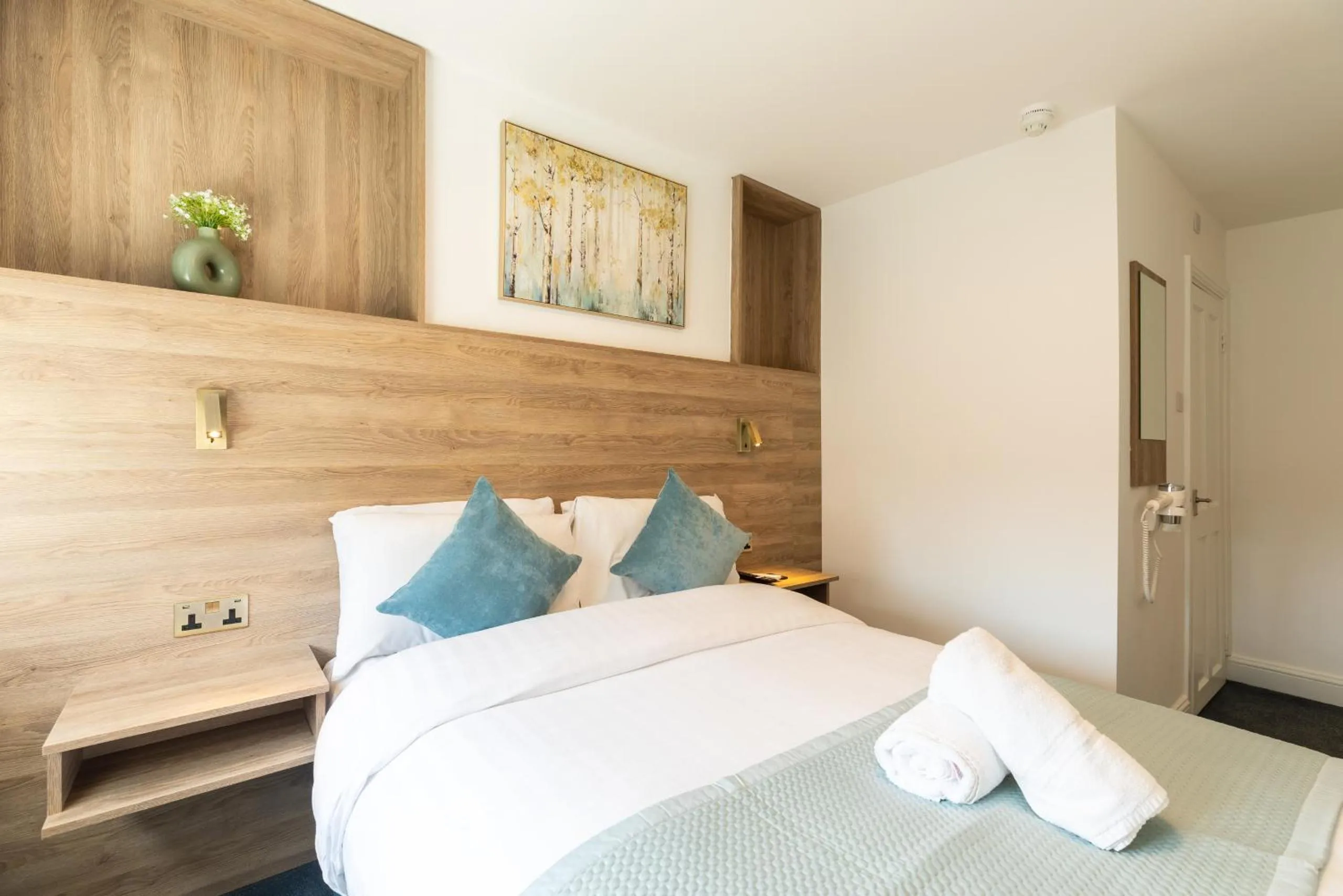 View (from property/room), Bed in The Chapter Hotels - Griffin House