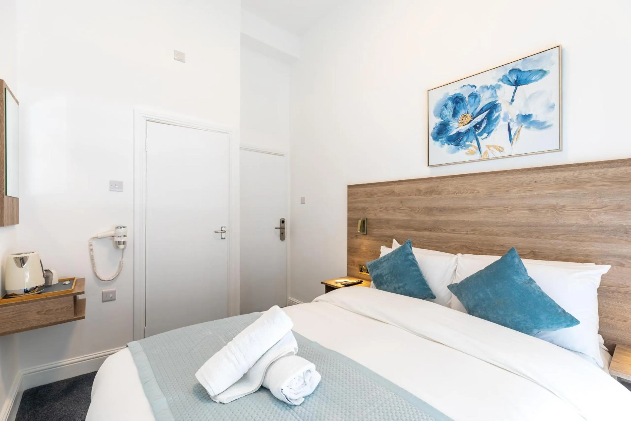 View (from property/room), Bed in The Chapter Hotels - Griffin House