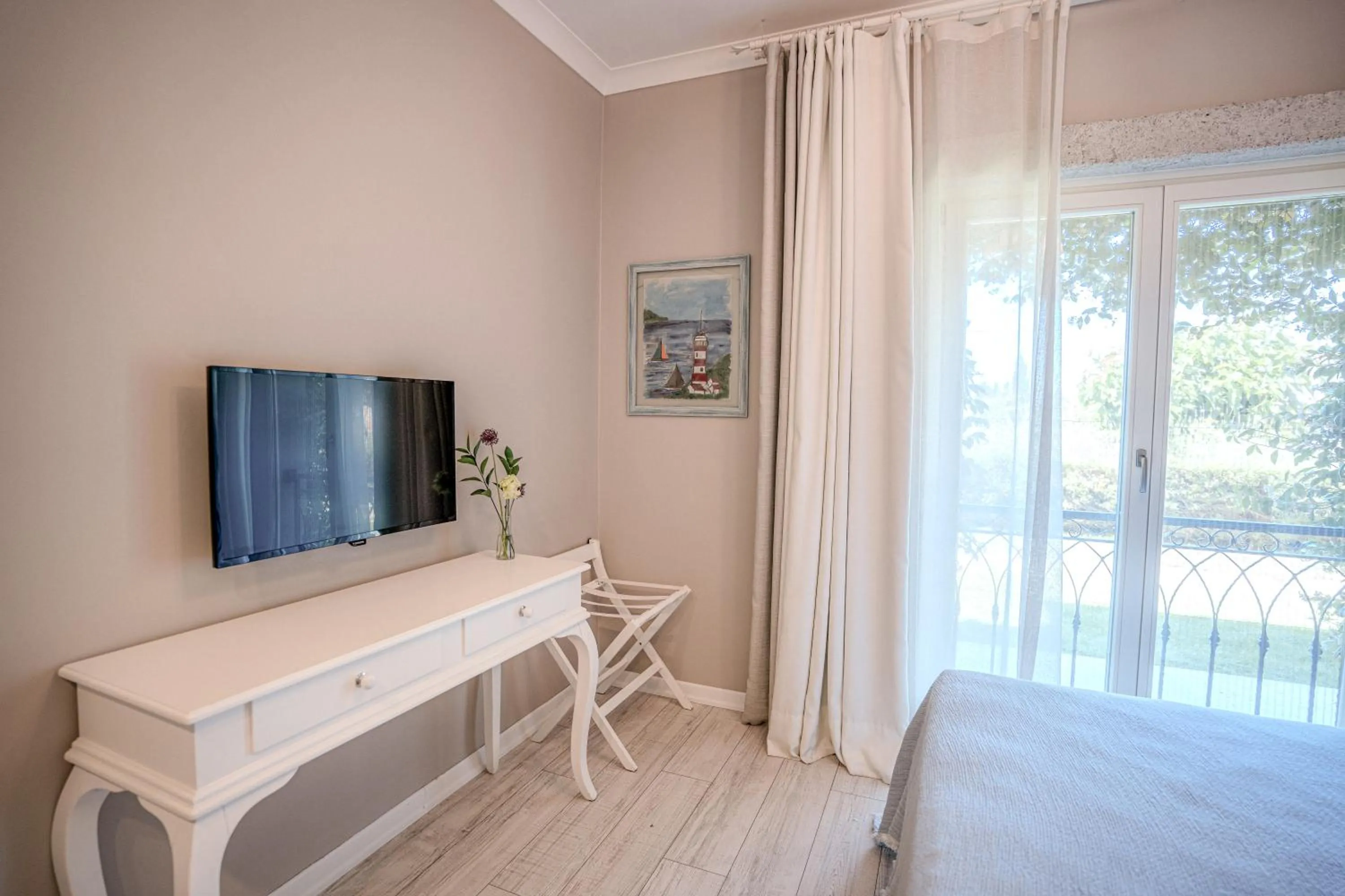 TV and multimedia in Eritrina Alacati