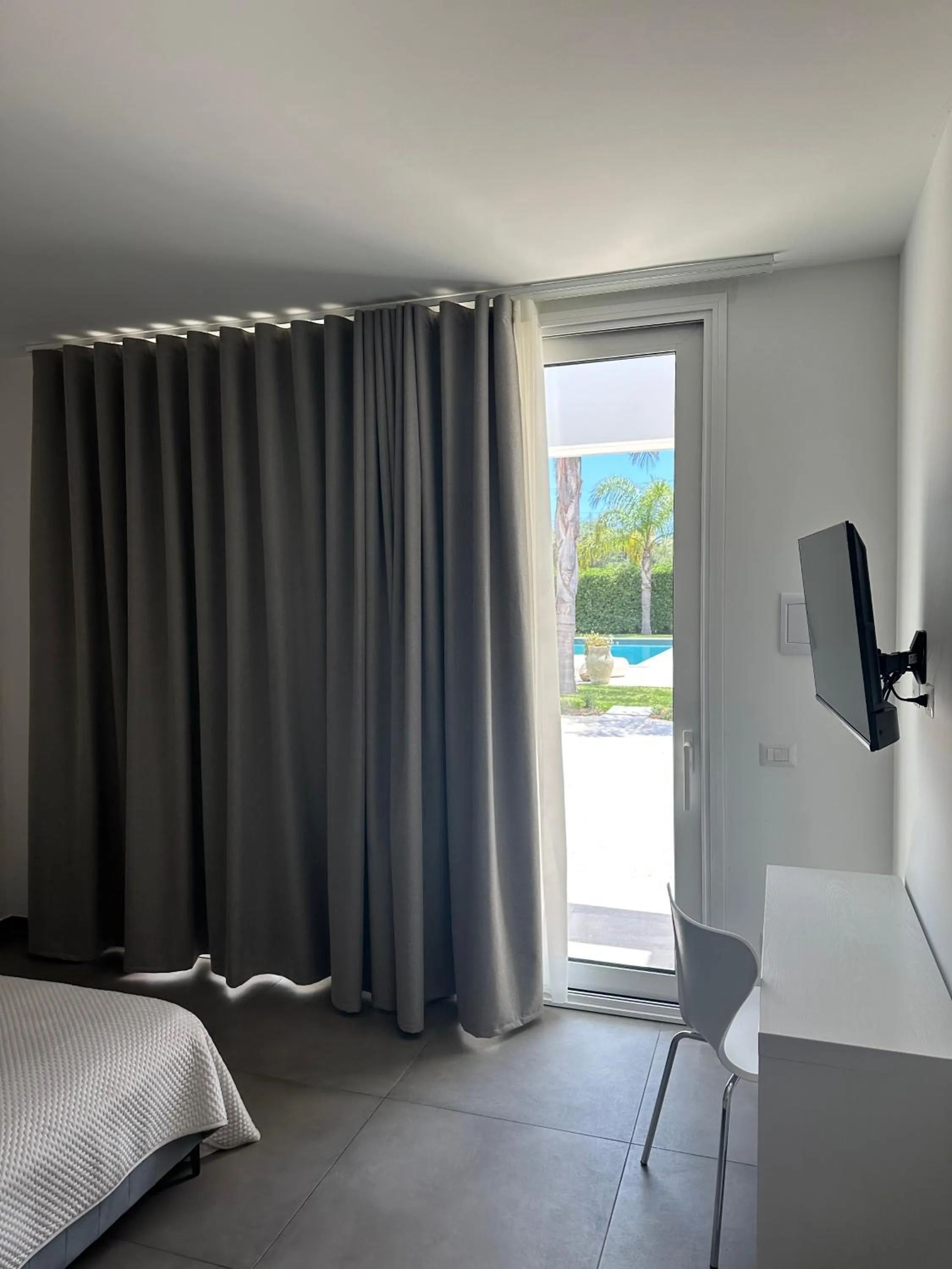 Photo of the whole room, Bed in Sun of Sicily