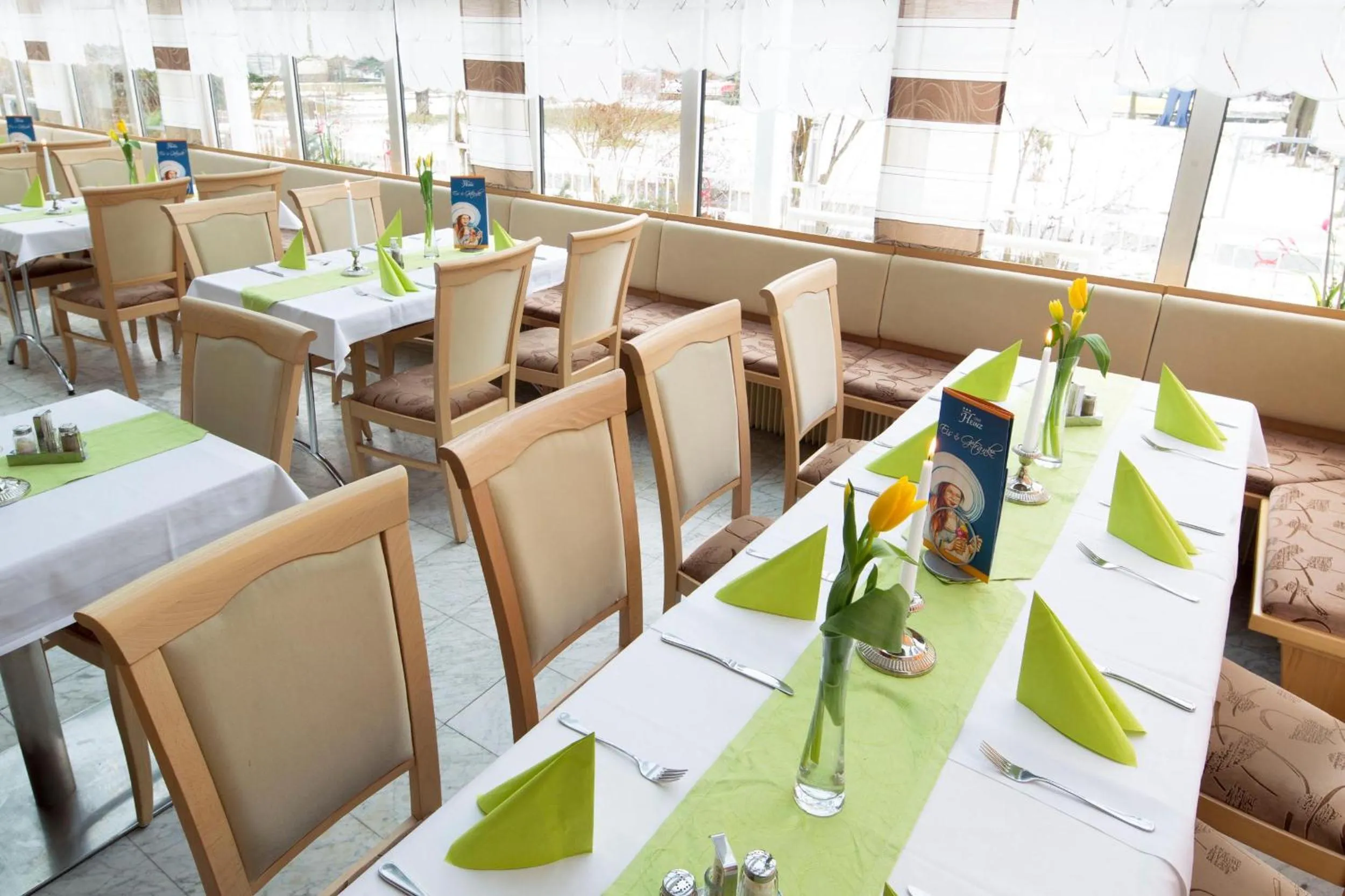 Restaurant/places to eat in Hotel Heinz