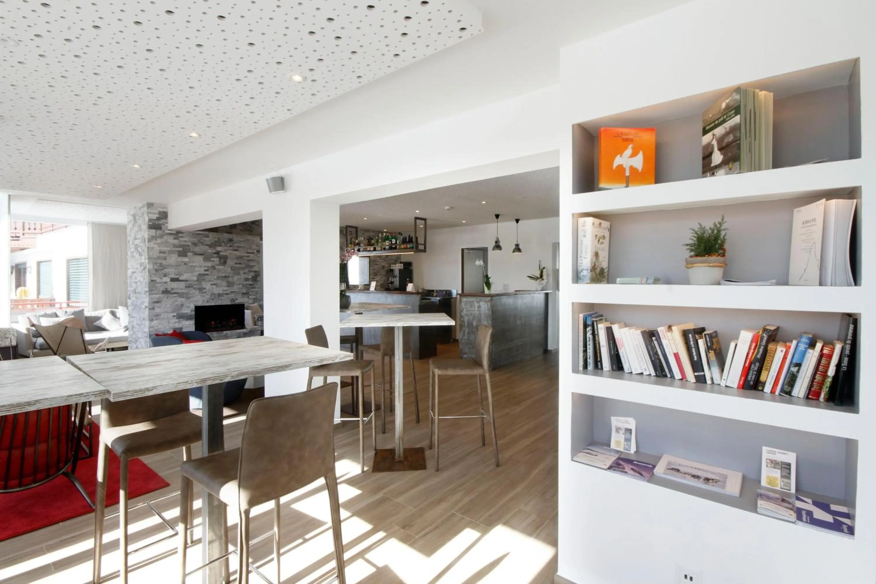 Communal lounge/ TV room in Hotel Elite