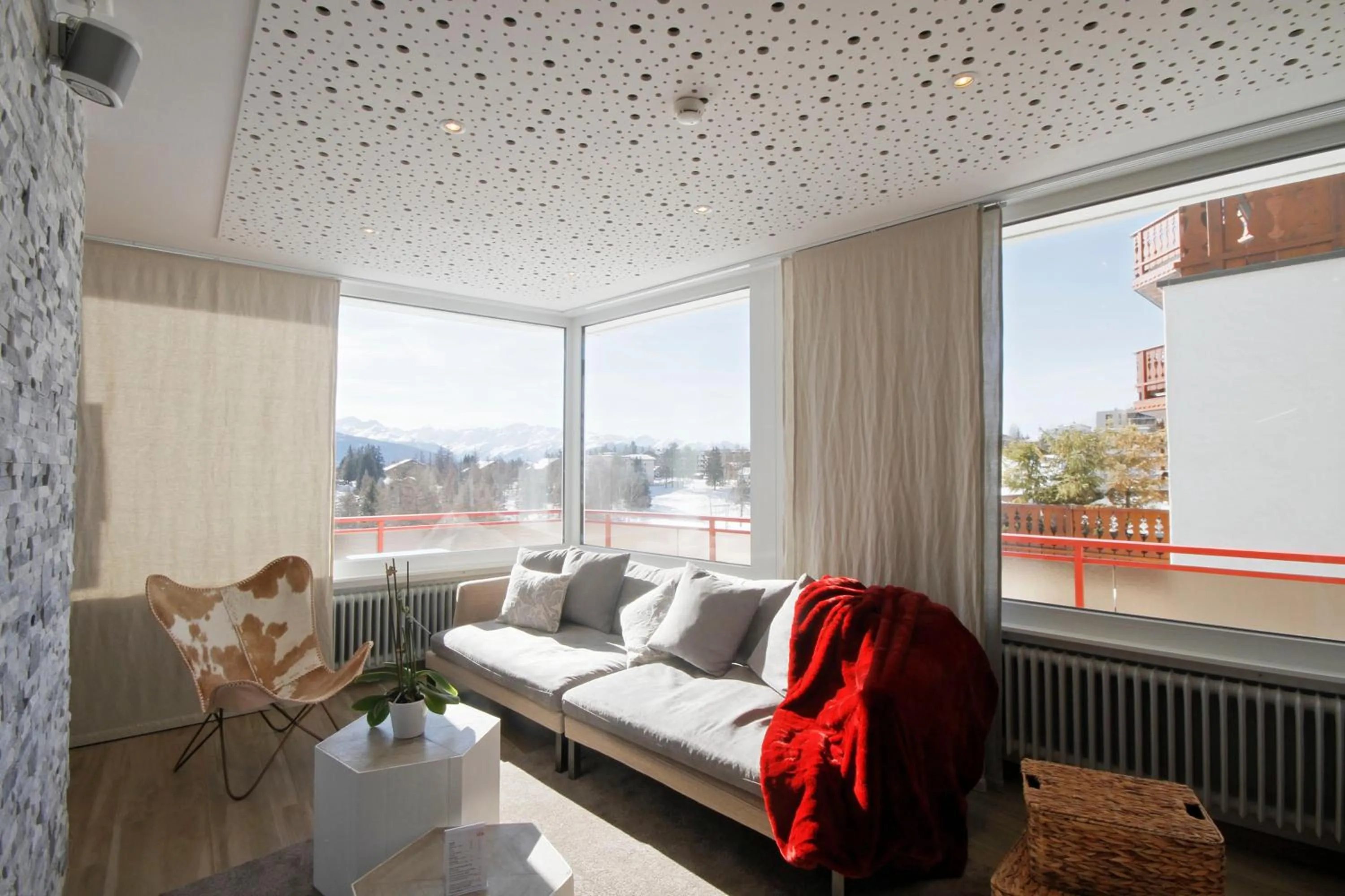 Communal lounge/ TV room in Hotel Elite