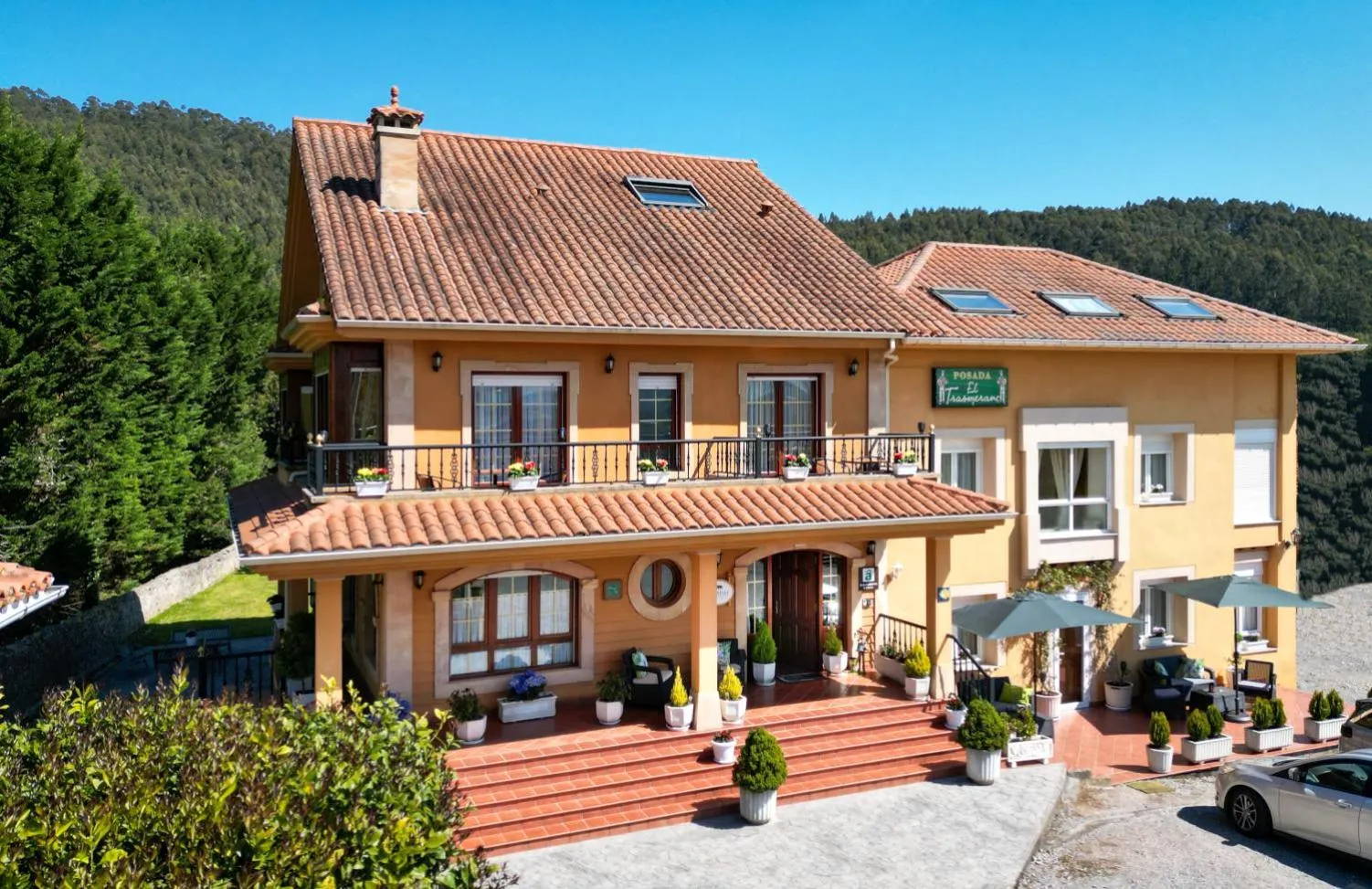 Property building in Posada El Trasmerano