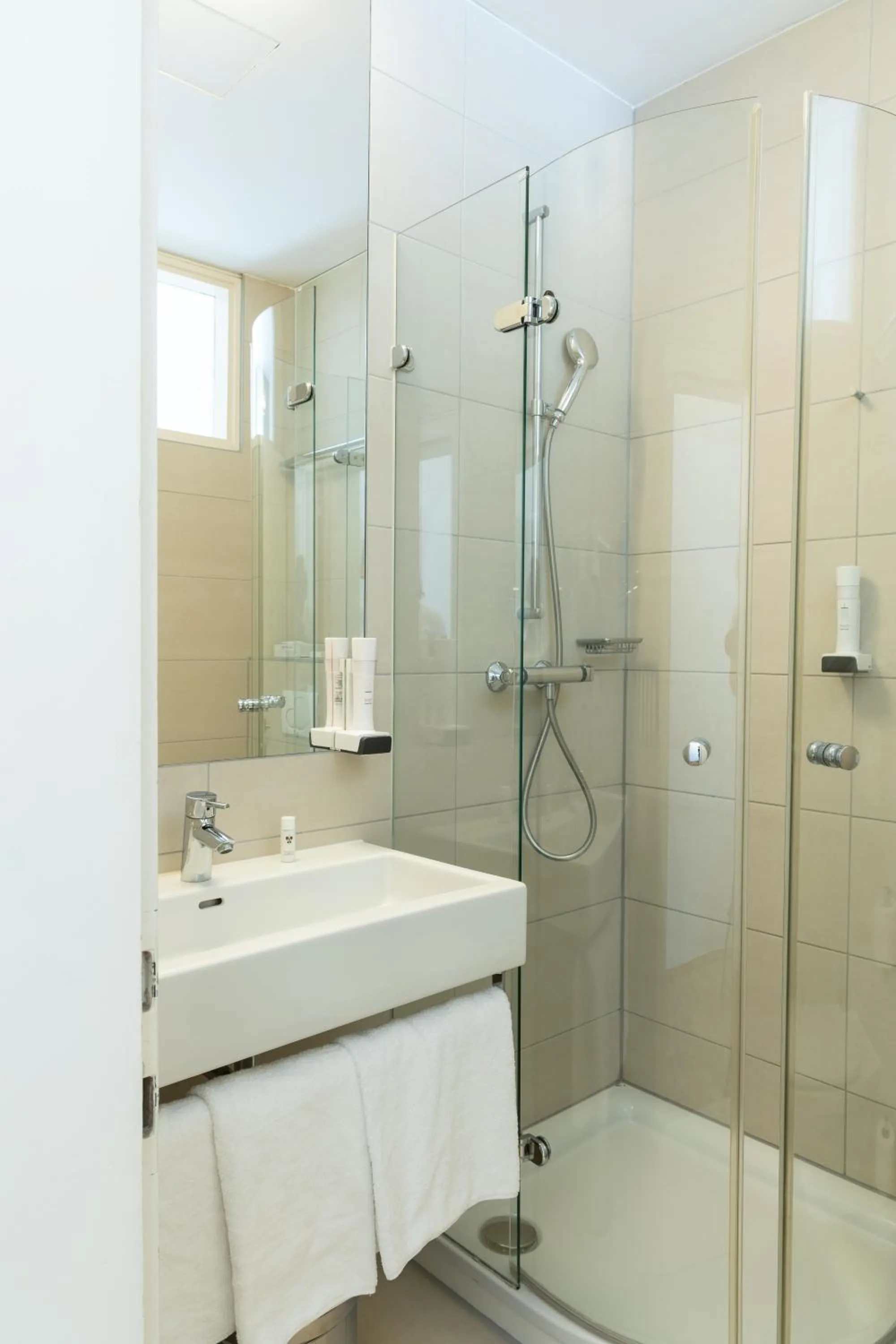 Shower in Kaiser von Österreich, Historik- und Thermalhotel