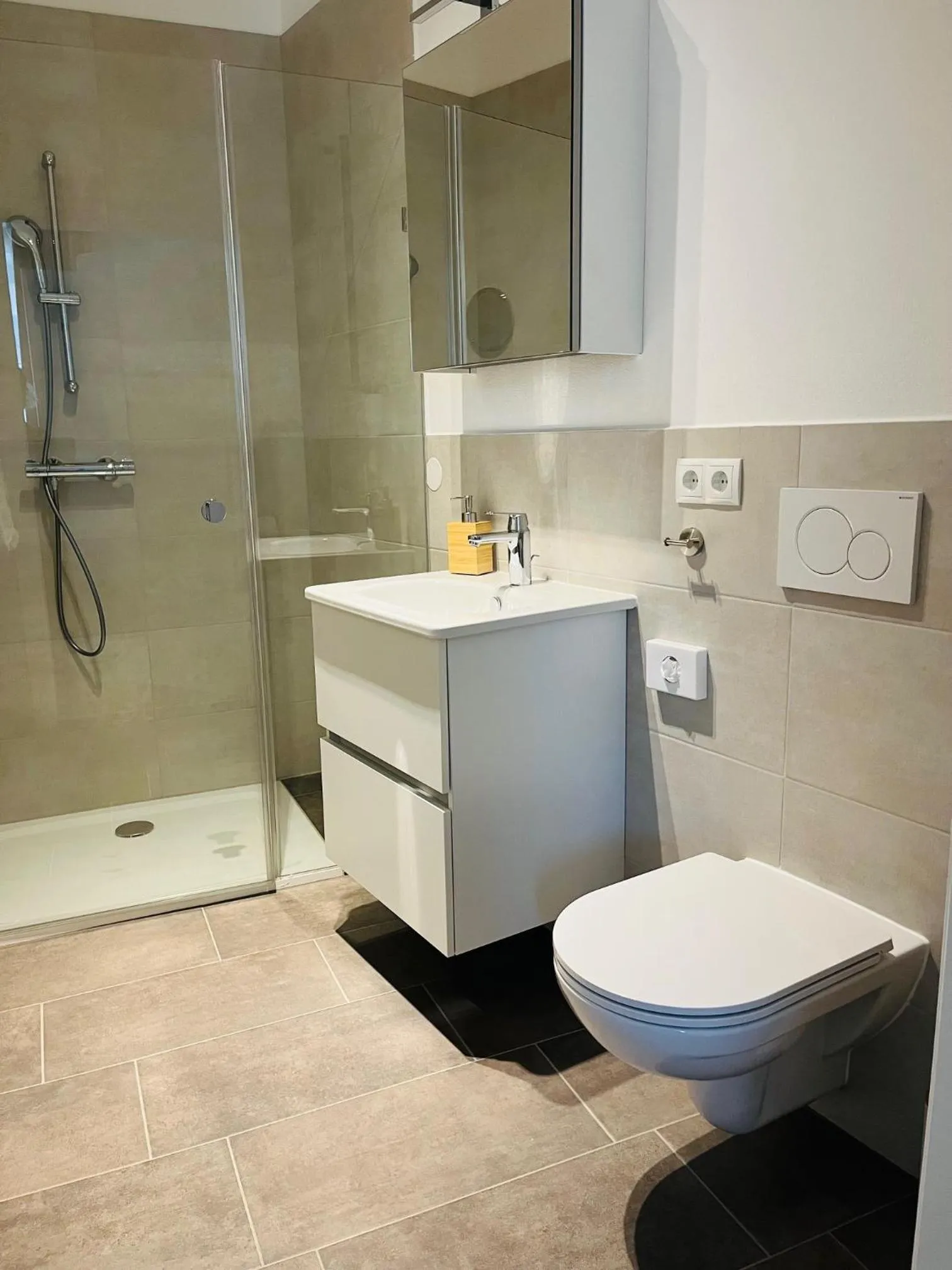 Bathroom in Kaiser von Österreich, Historik- und Thermalhotel