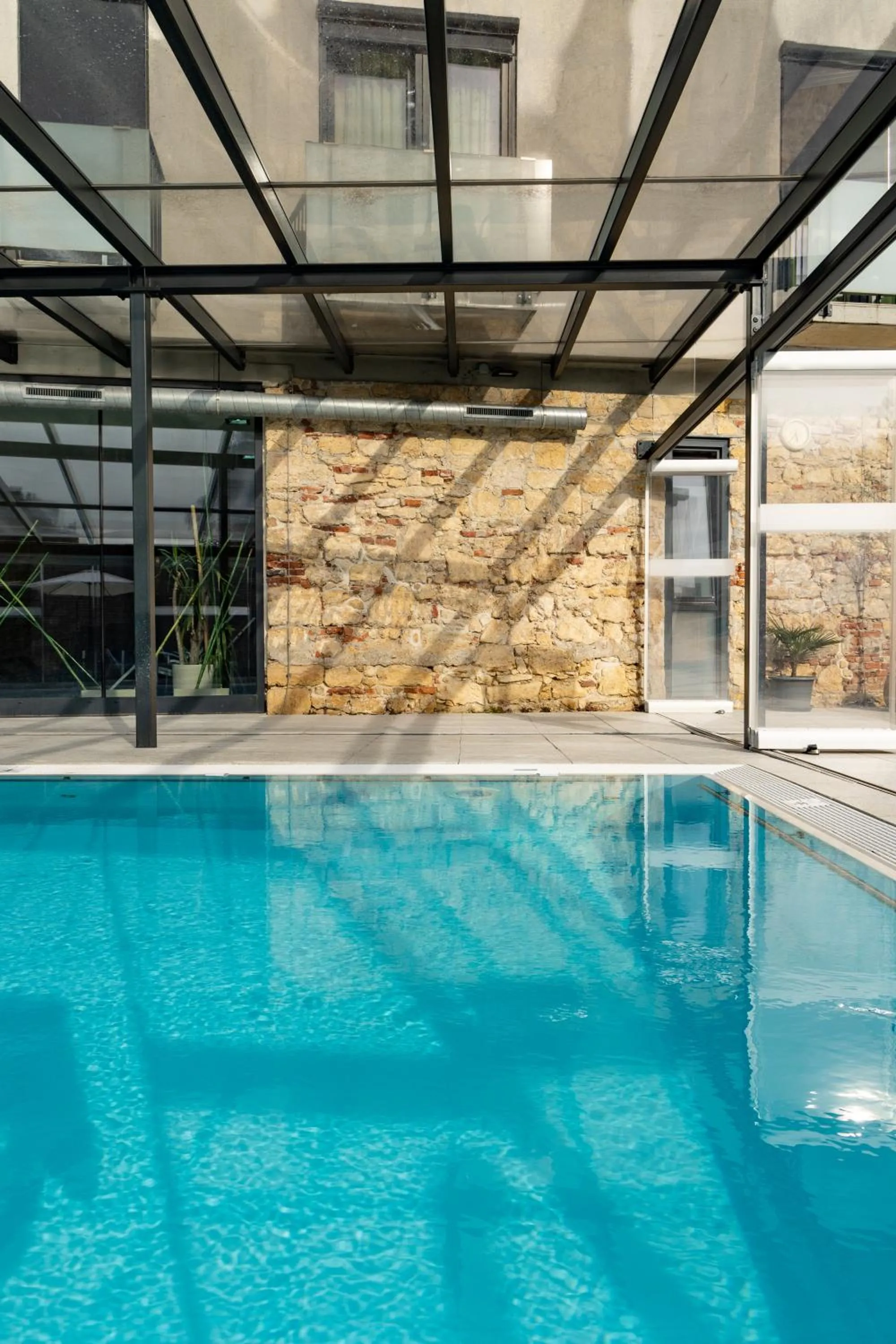 Swimming pool in Kaiser von Österreich, Historik- und Thermalhotel