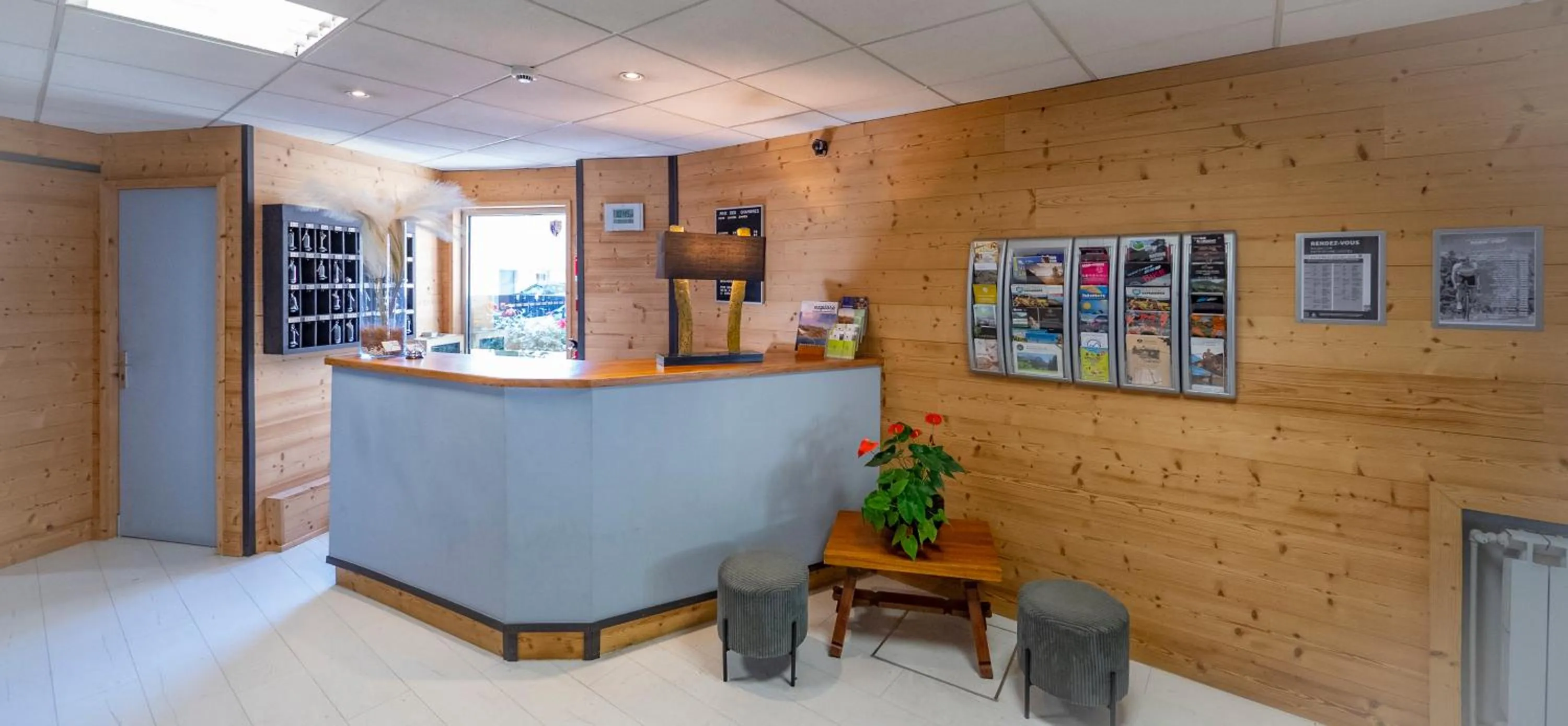 Lobby or reception in Hôtel Mont-Brison