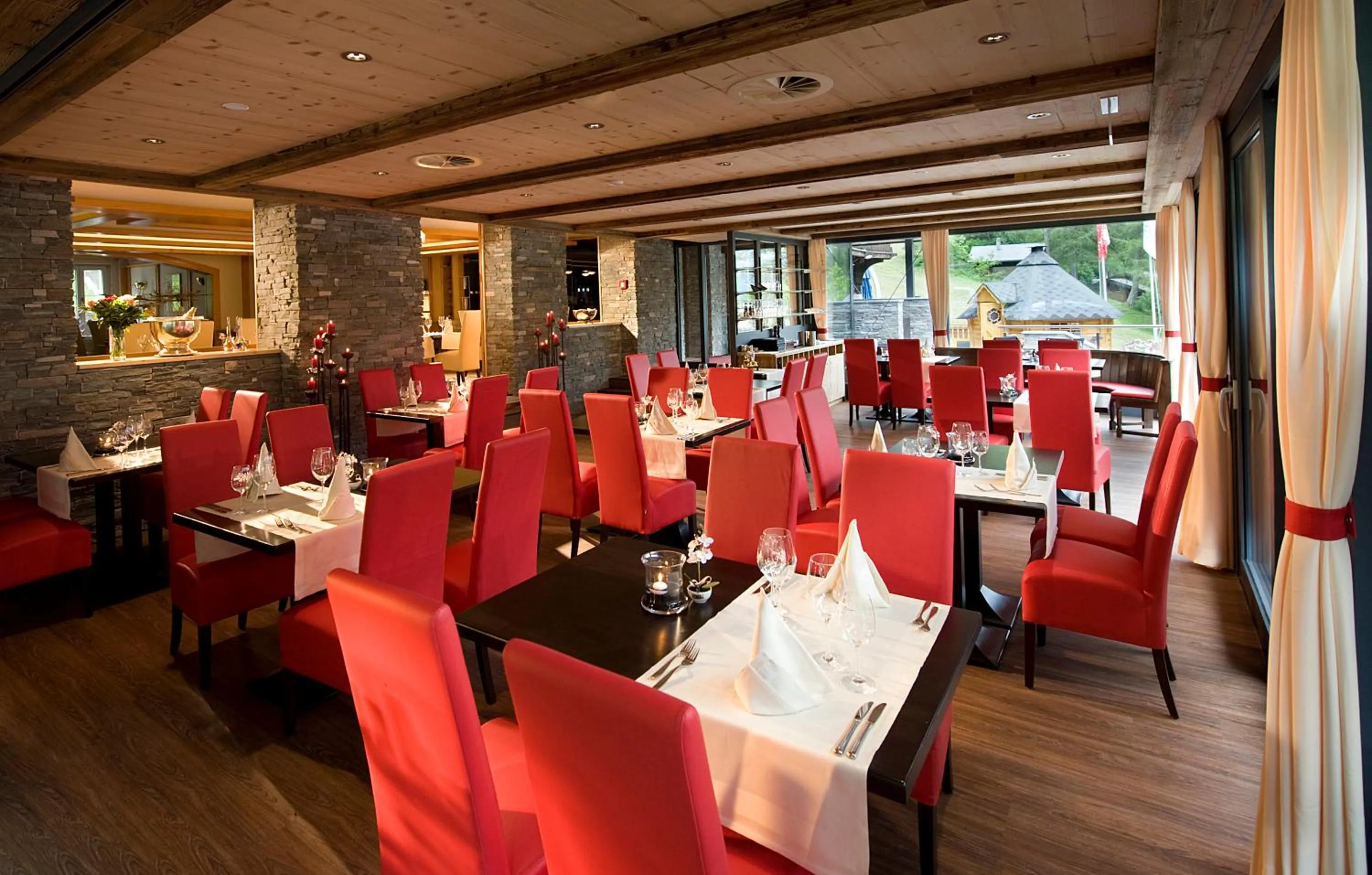 Restaurant/places to eat in Hotel Restaurant Waldhaus