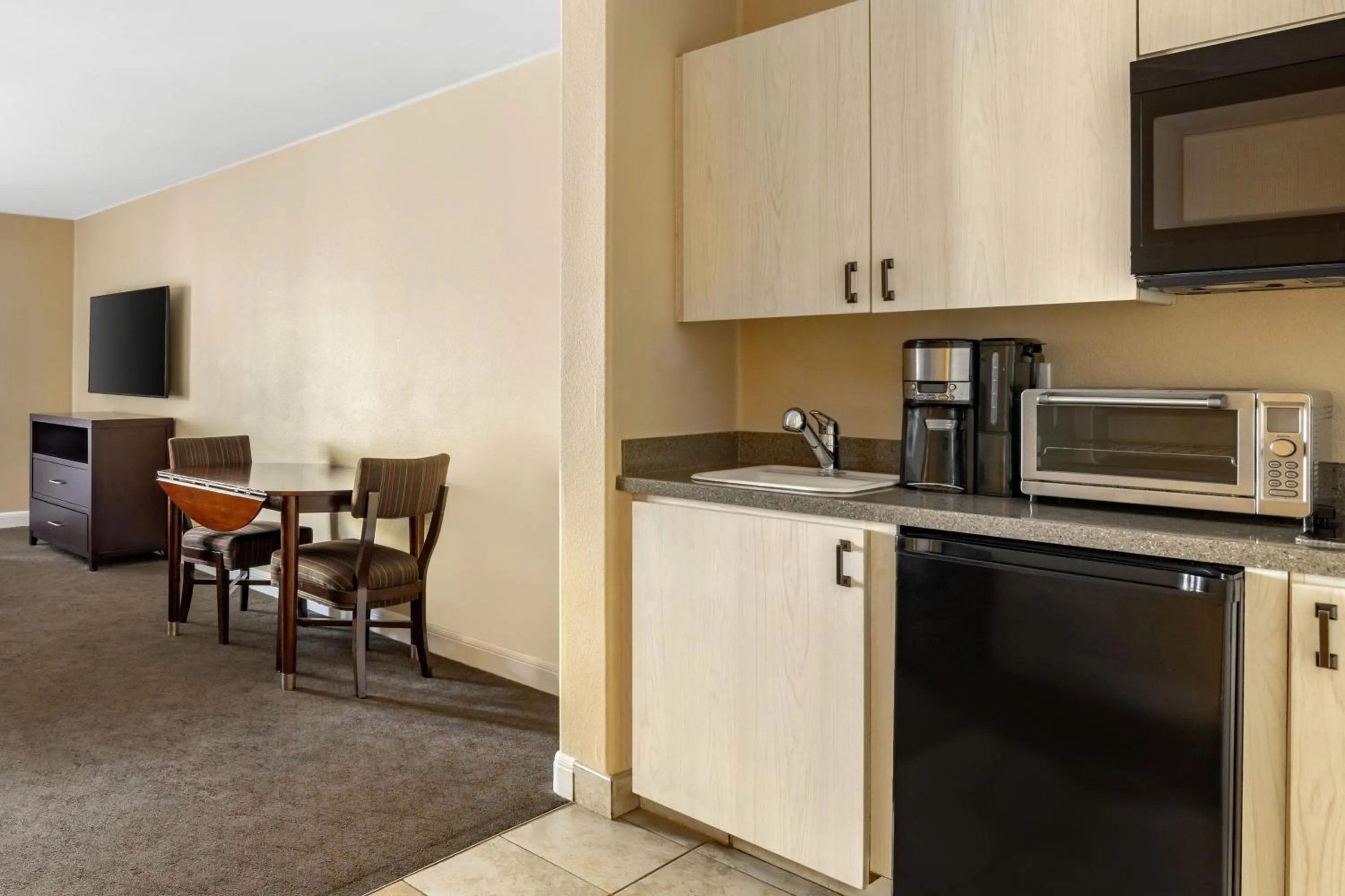 kitchen in Hilton Vacation Club Palm Canyon Palm Springs