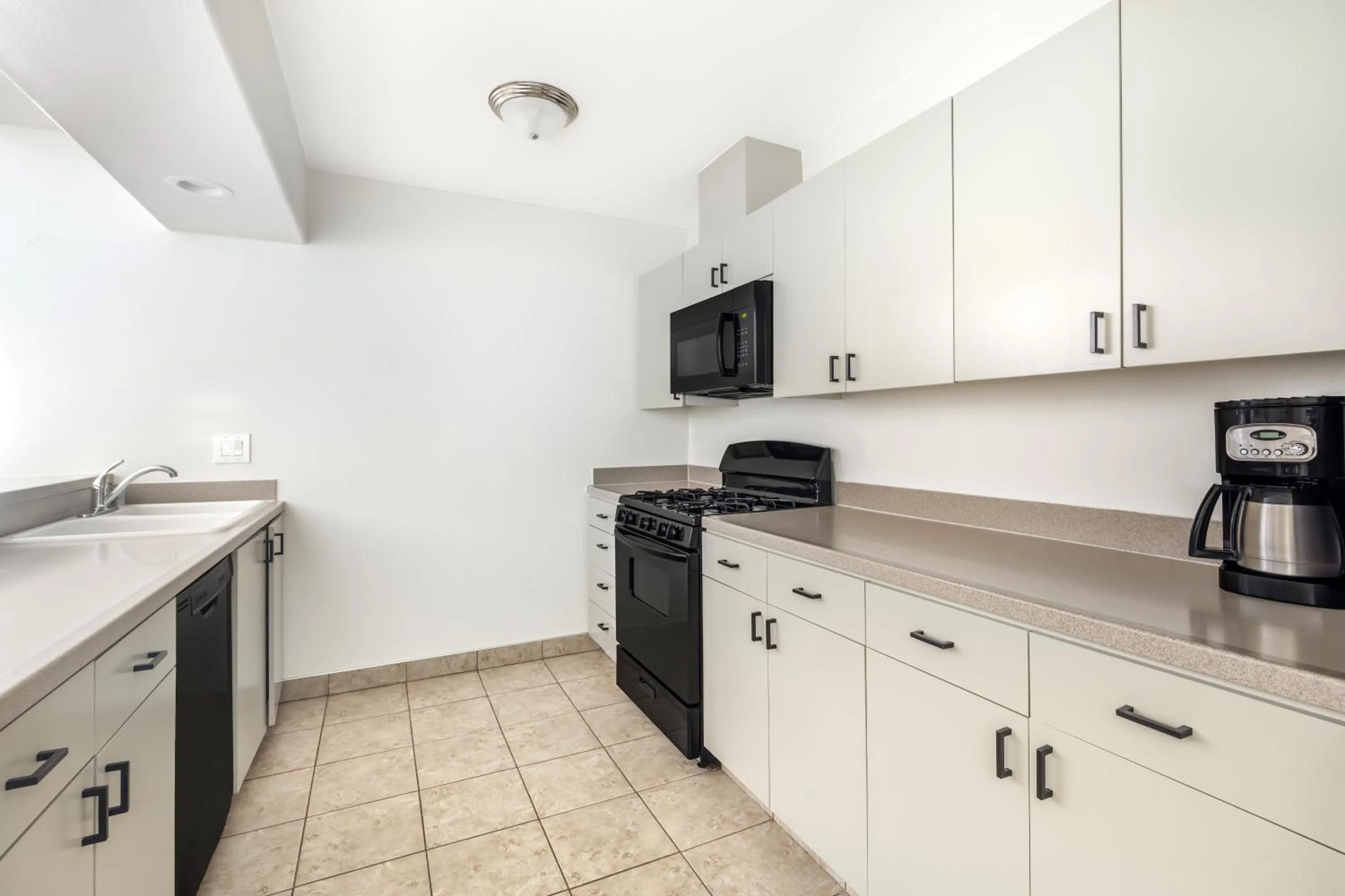 kitchen in Hilton Vacation Club Palm Canyon Palm Springs