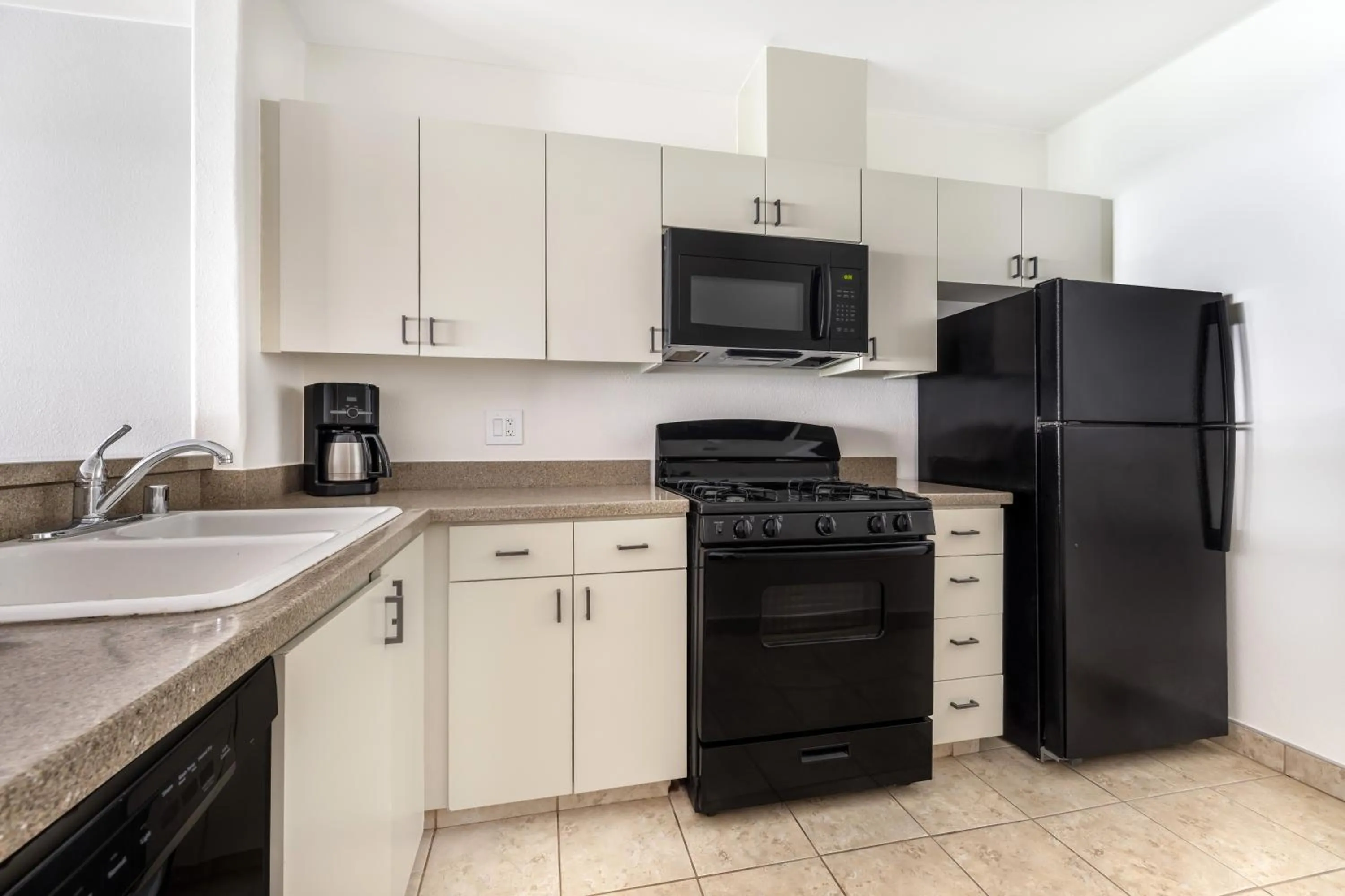 kitchen in Hilton Vacation Club Palm Canyon Palm Springs