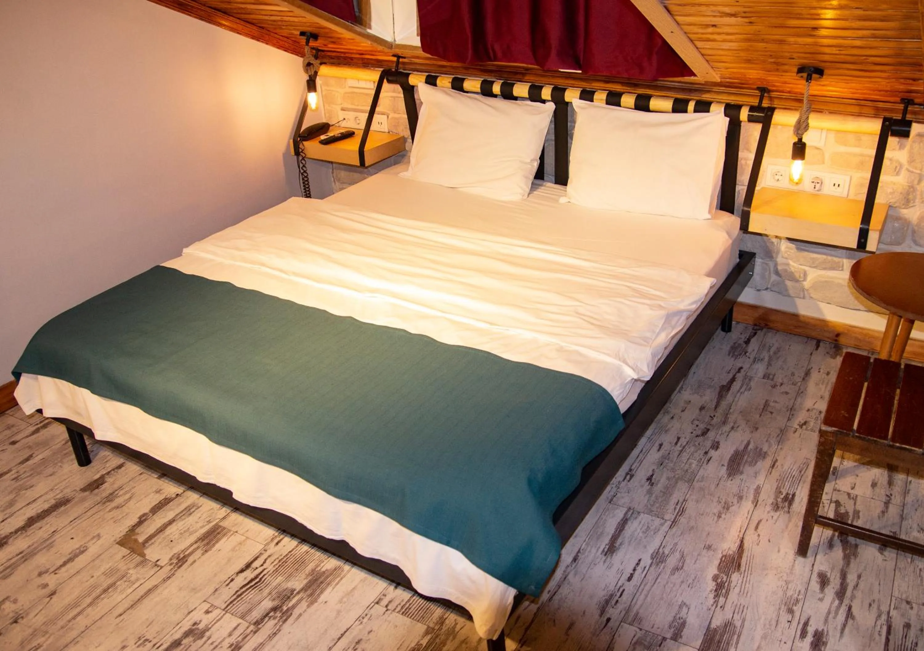 Bed in Hot Budget Ortakoy