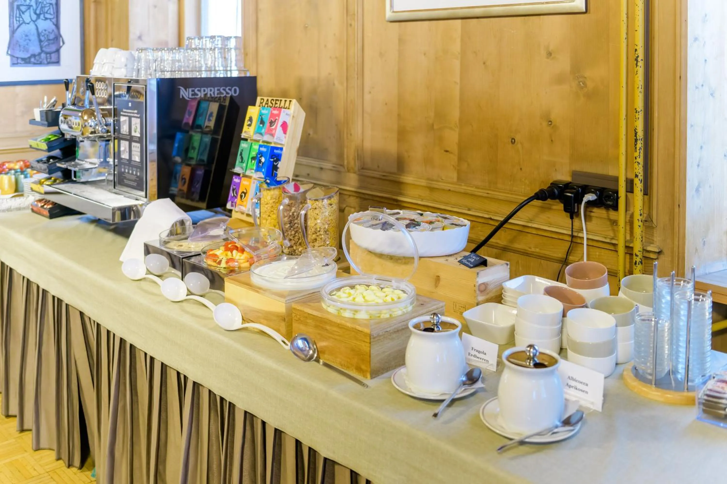 Food and drinks in Poschiavo Suisse Hotel