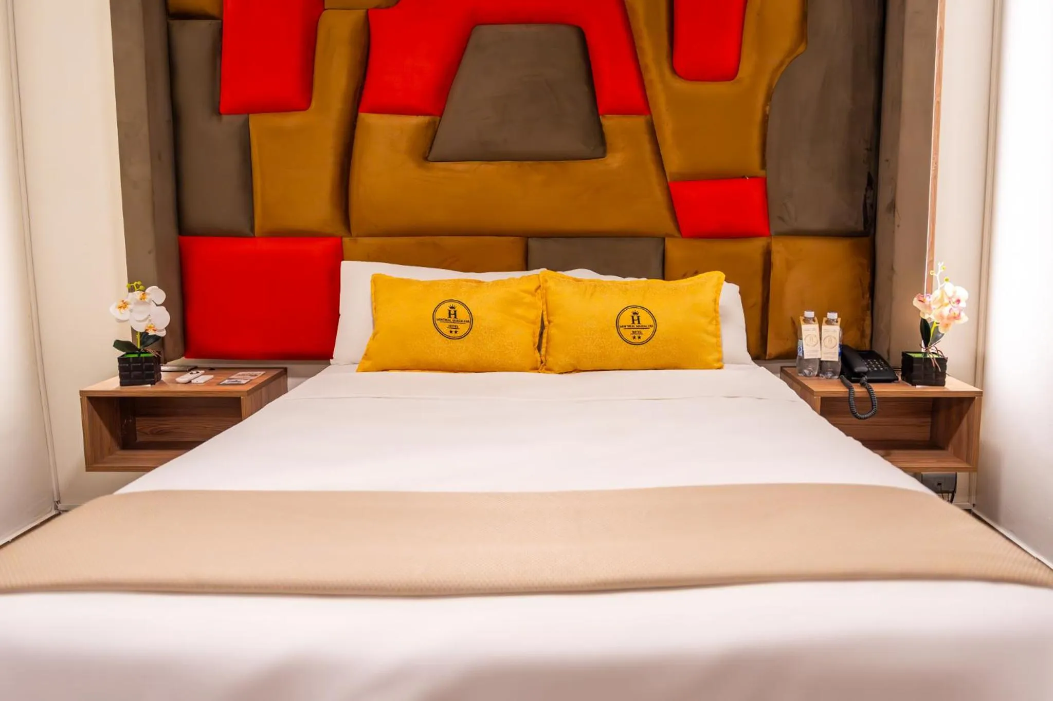 Bed in Montreal Magdalena Del Mar Hotel