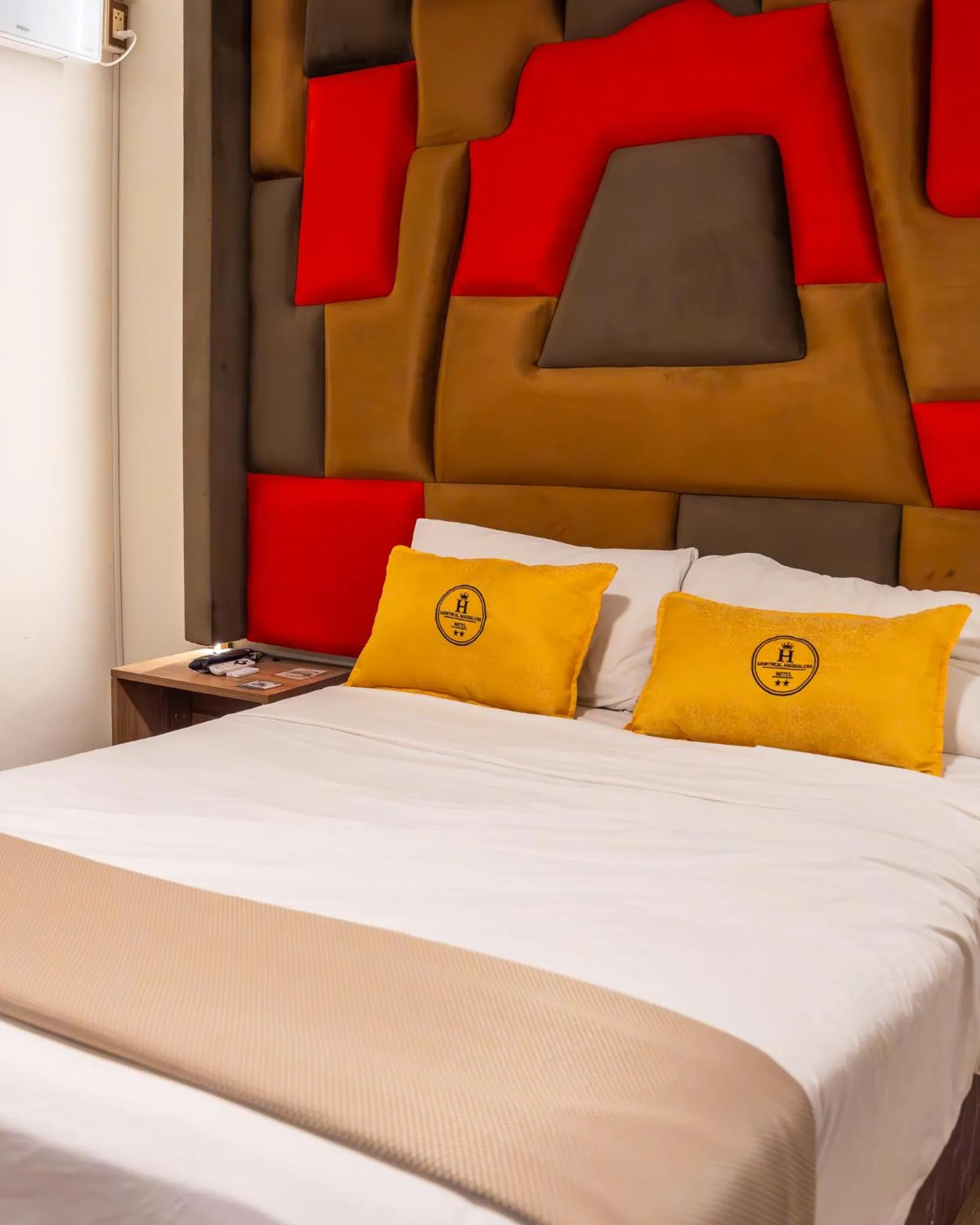 Bed in Montreal Magdalena Del Mar Hotel