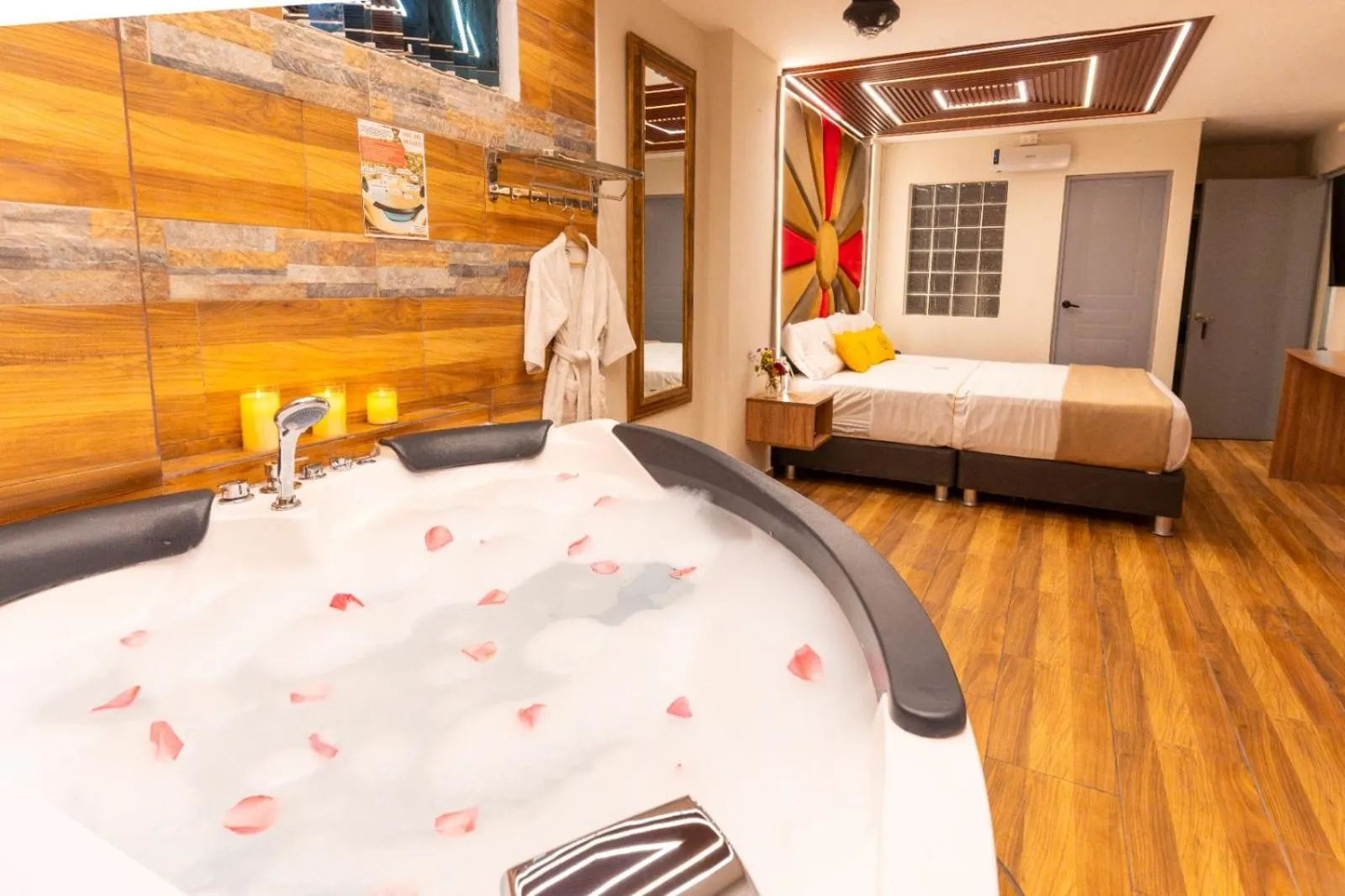 Bed in Montreal Magdalena Del Mar Hotel