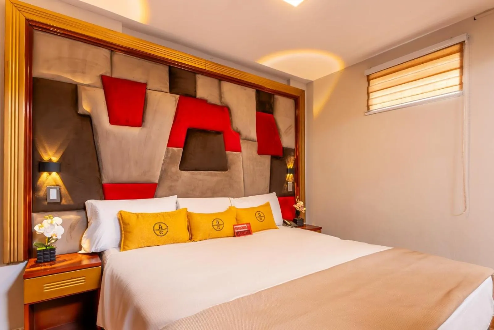 Bedroom, Bed in Montreal Magdalena Del Mar Hotel