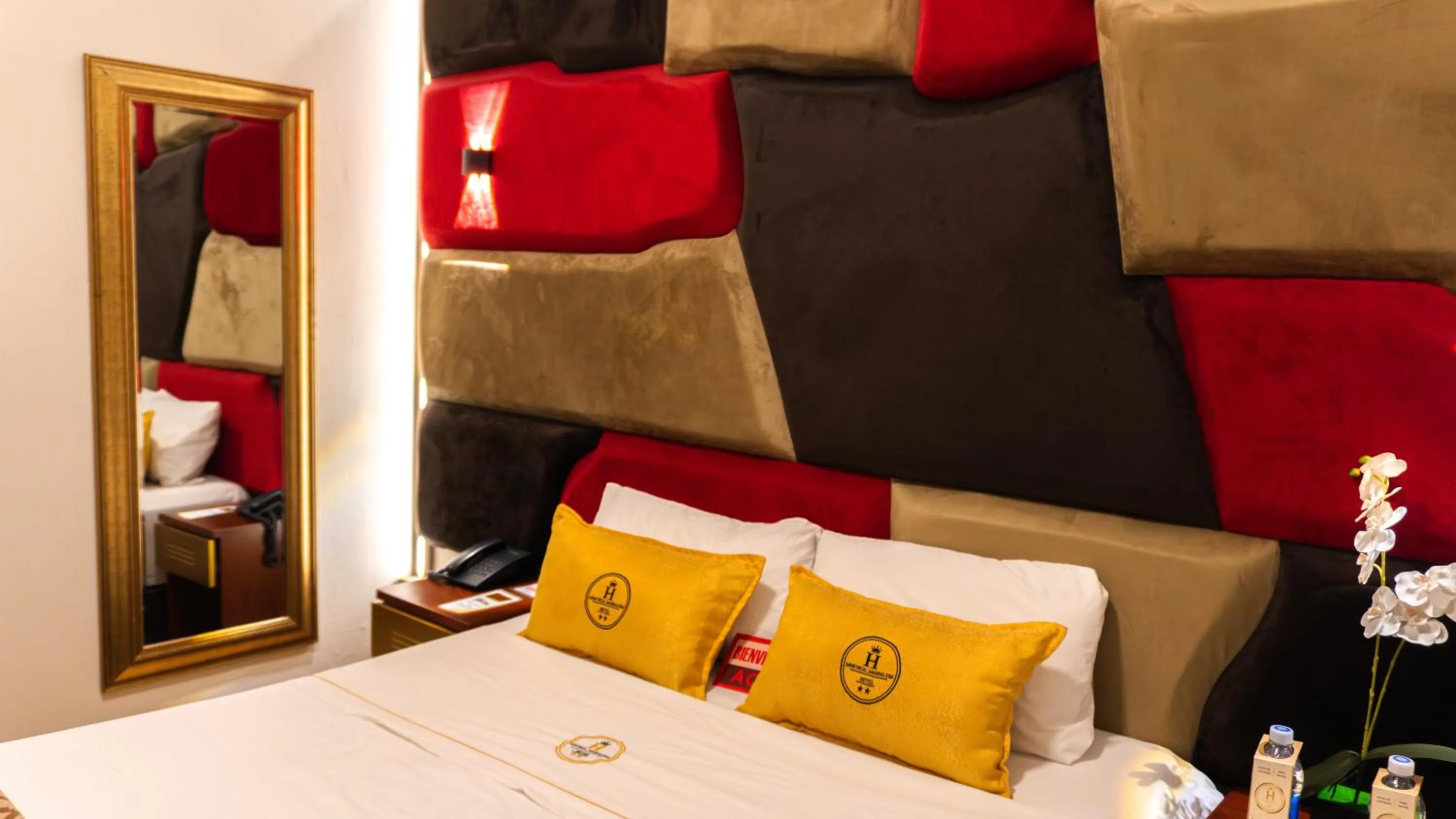 Bed in Montreal Magdalena Del Mar Hotel