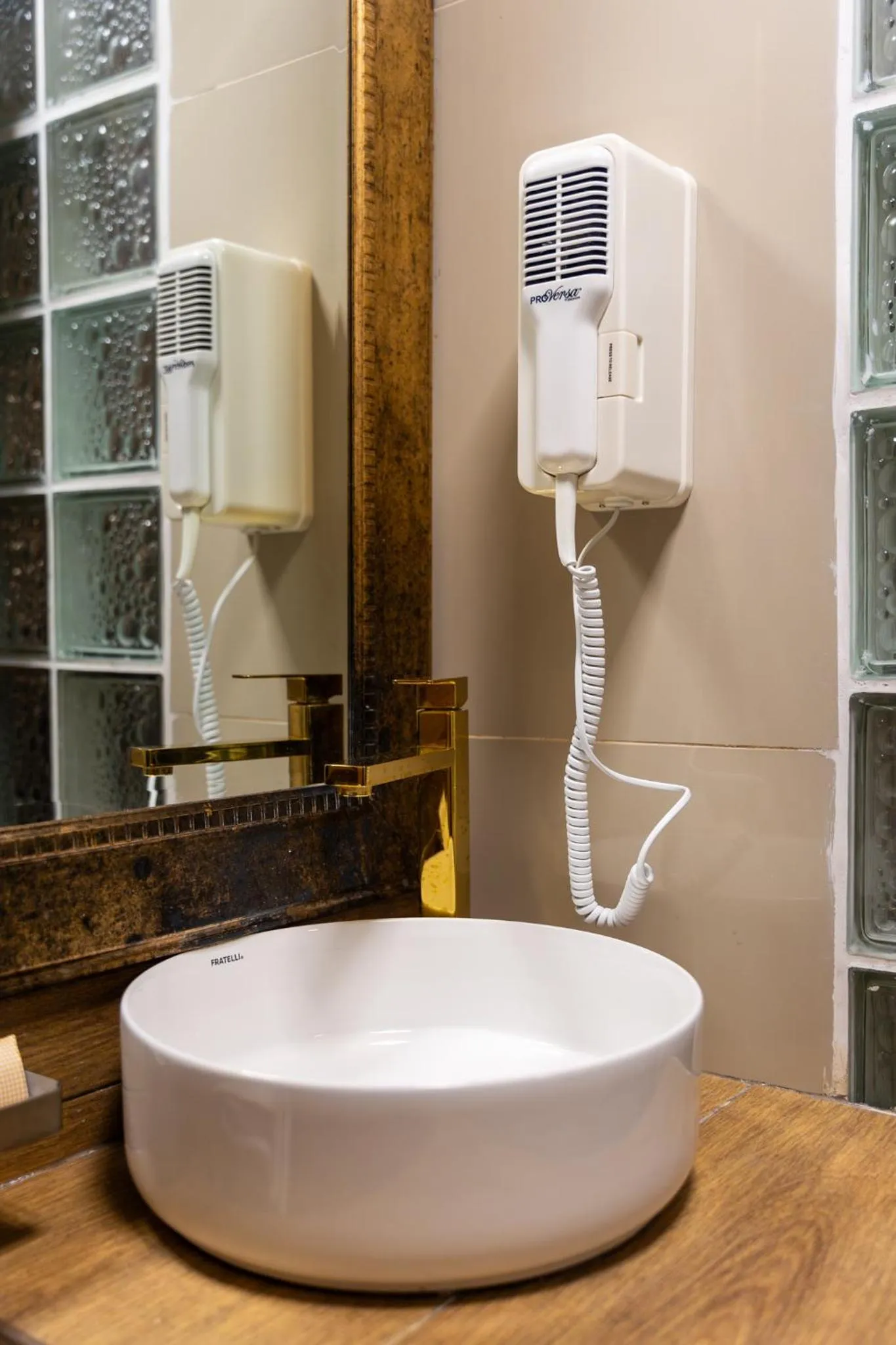 Bathroom in Montreal Magdalena Del Mar Hotel