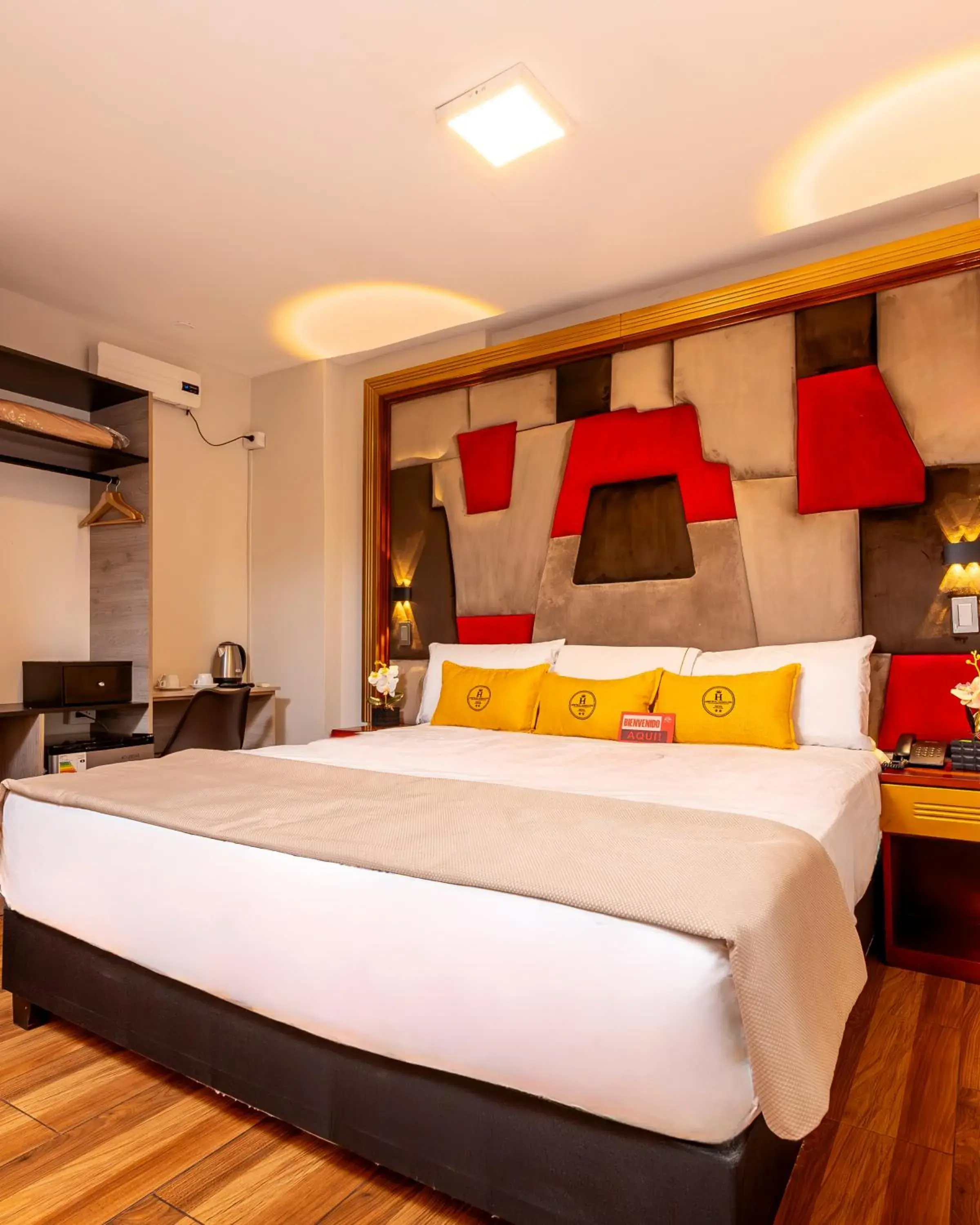 Deluxe King Room in Montreal Magdalena Del Mar Hotel Deluxe King Room in Montreal Magdalena Del Mar Hotel