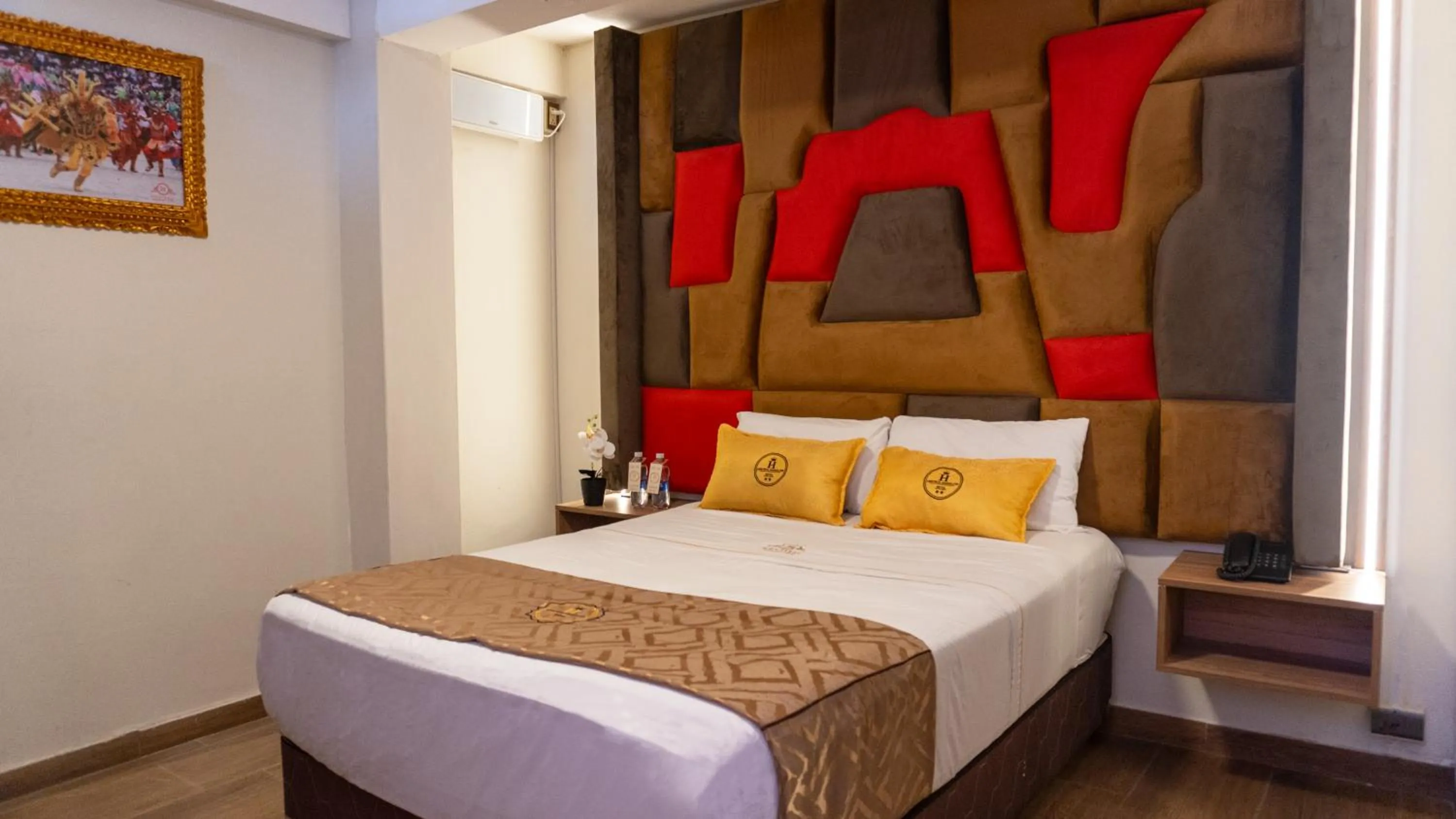 Bed in Montreal Magdalena Del Mar Hotel