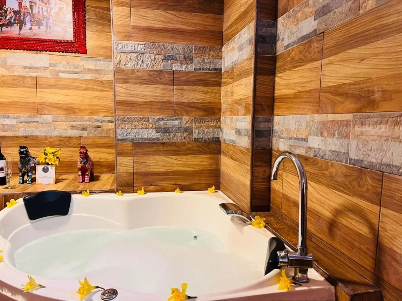 Hot Tub in Montreal Magdalena Del Mar Hotel