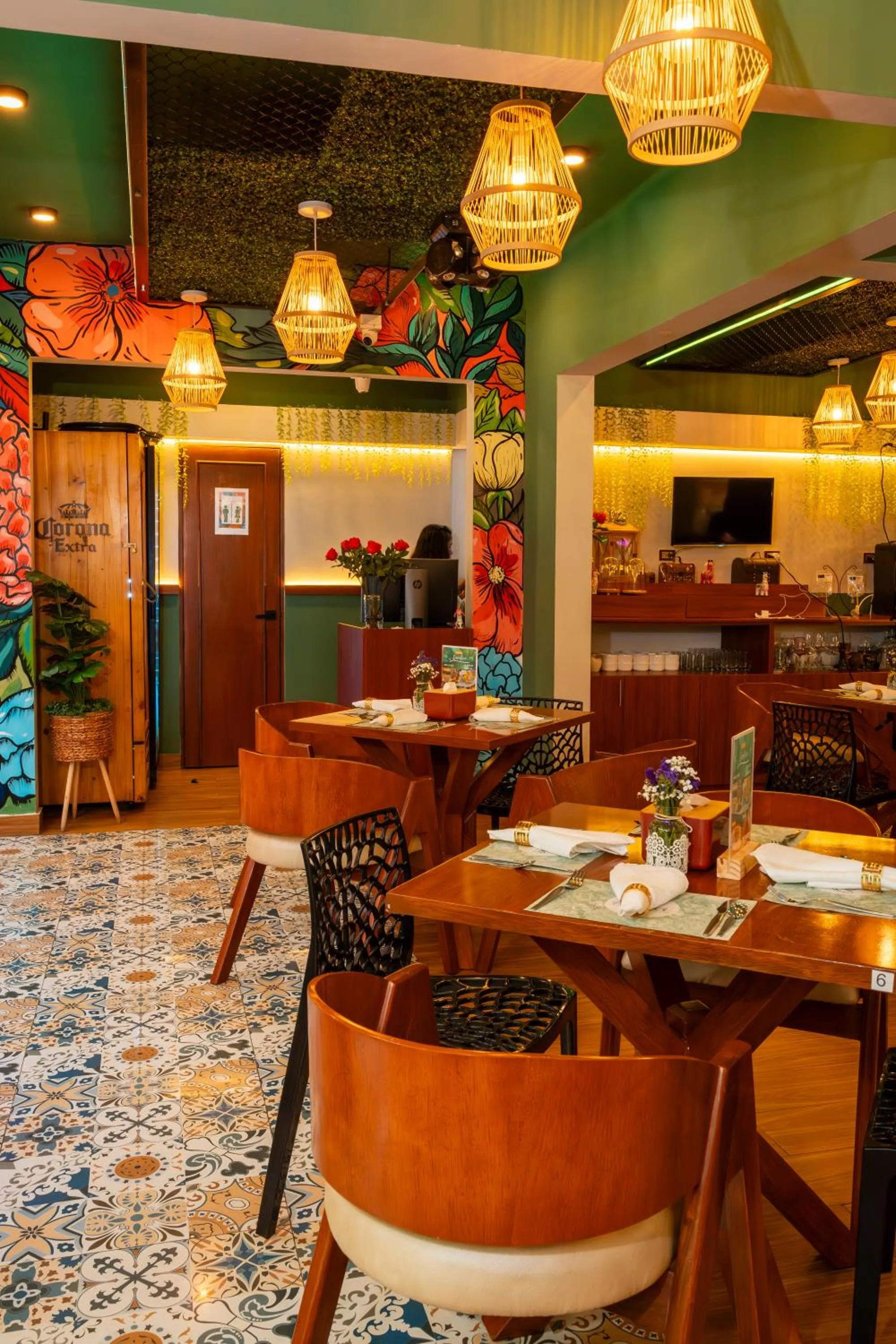 Restaurant/places to eat in Montreal Magdalena Del Mar Hotel