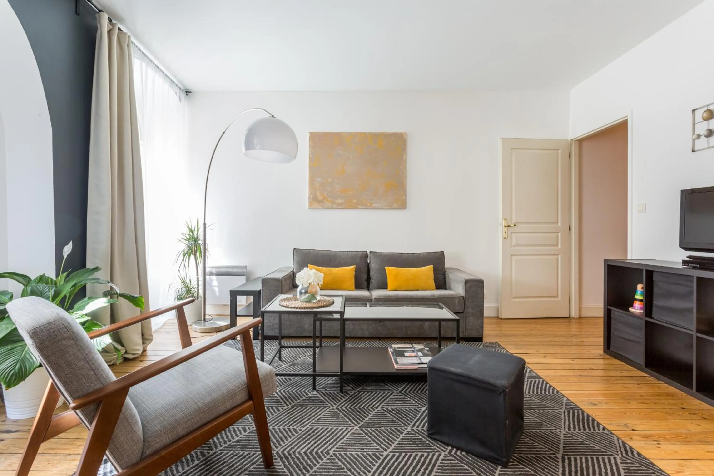 Living room in Bordeaux Bouquiere