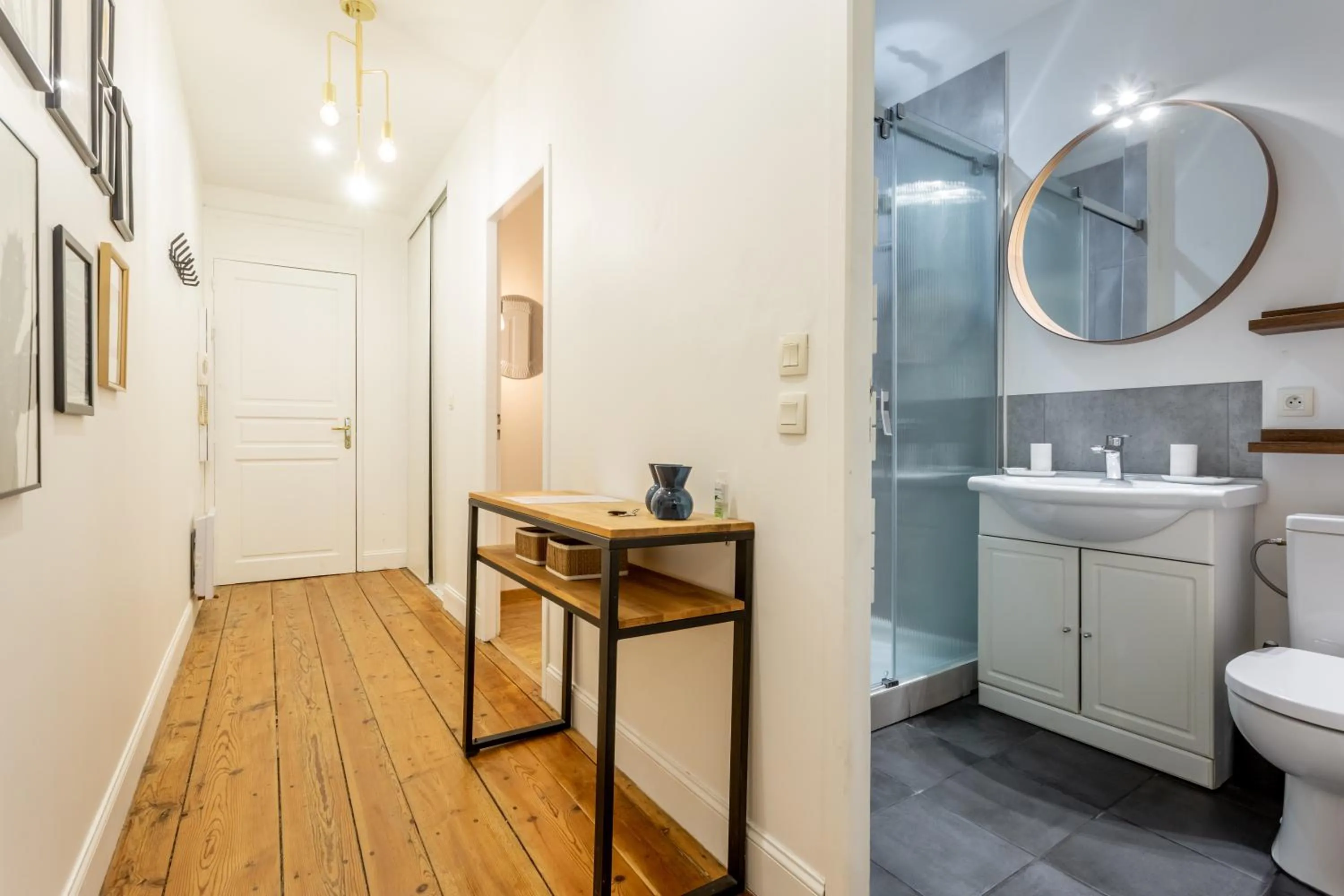 Bathroom in Bordeaux Bouquiere