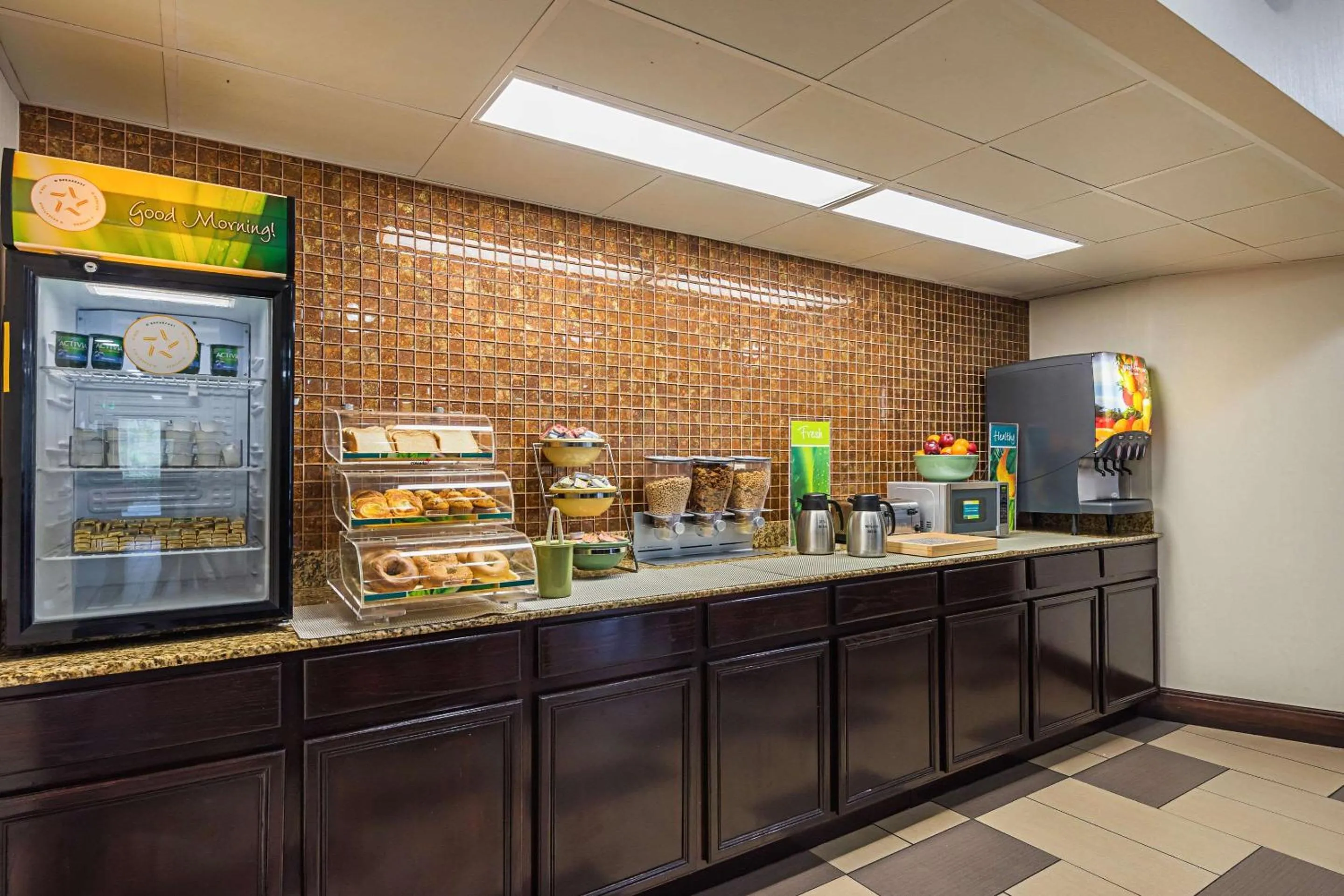 Restaurant/places to eat in Quality Inn Airport - Southeast