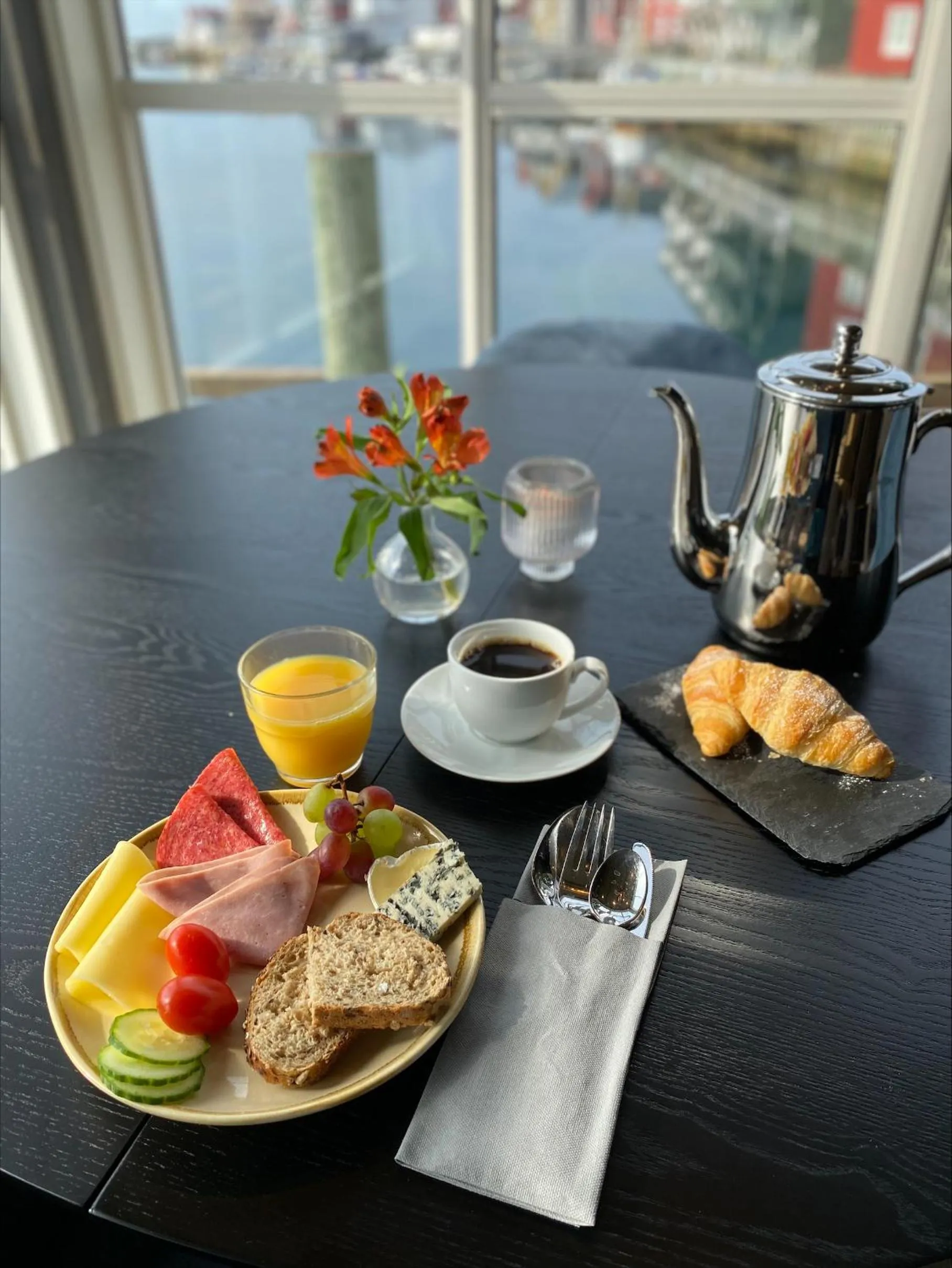 Buffet breakfast in Villa Bryggekanten - by Classic Norway Hotels