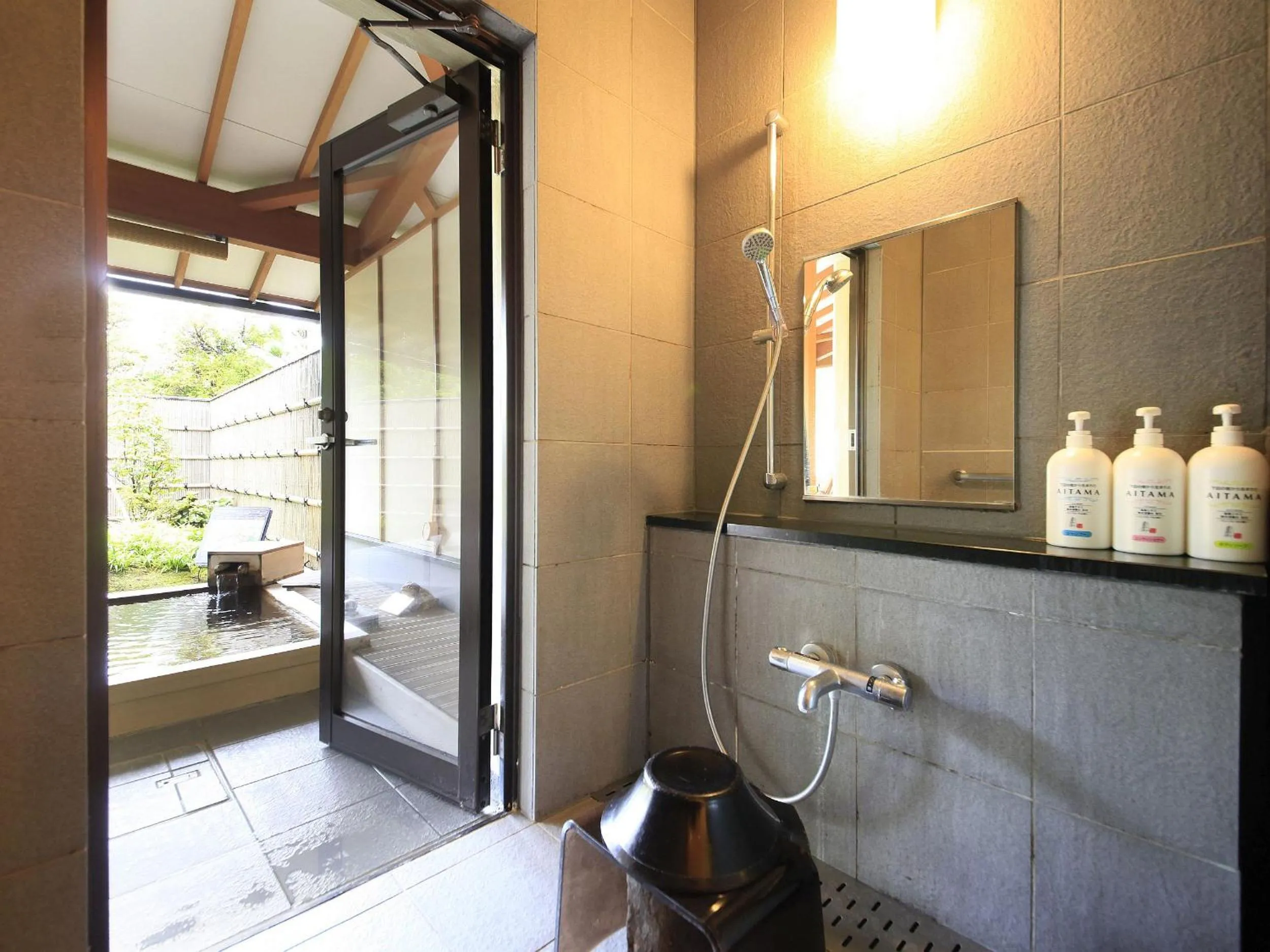 Shower in Shimoda Central Hotel