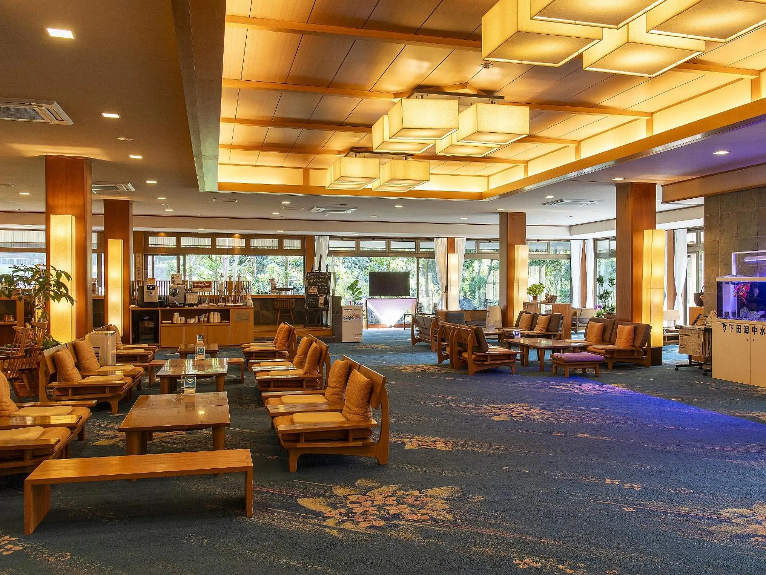 Communal lounge/ TV room in Shimoda Central Hotel