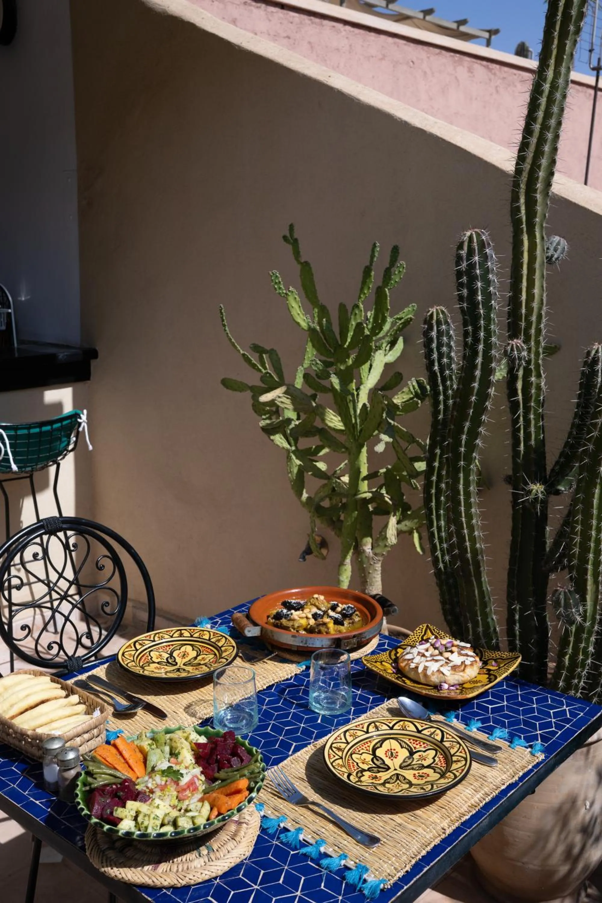 Restaurant/places to eat in Riad Ajmal